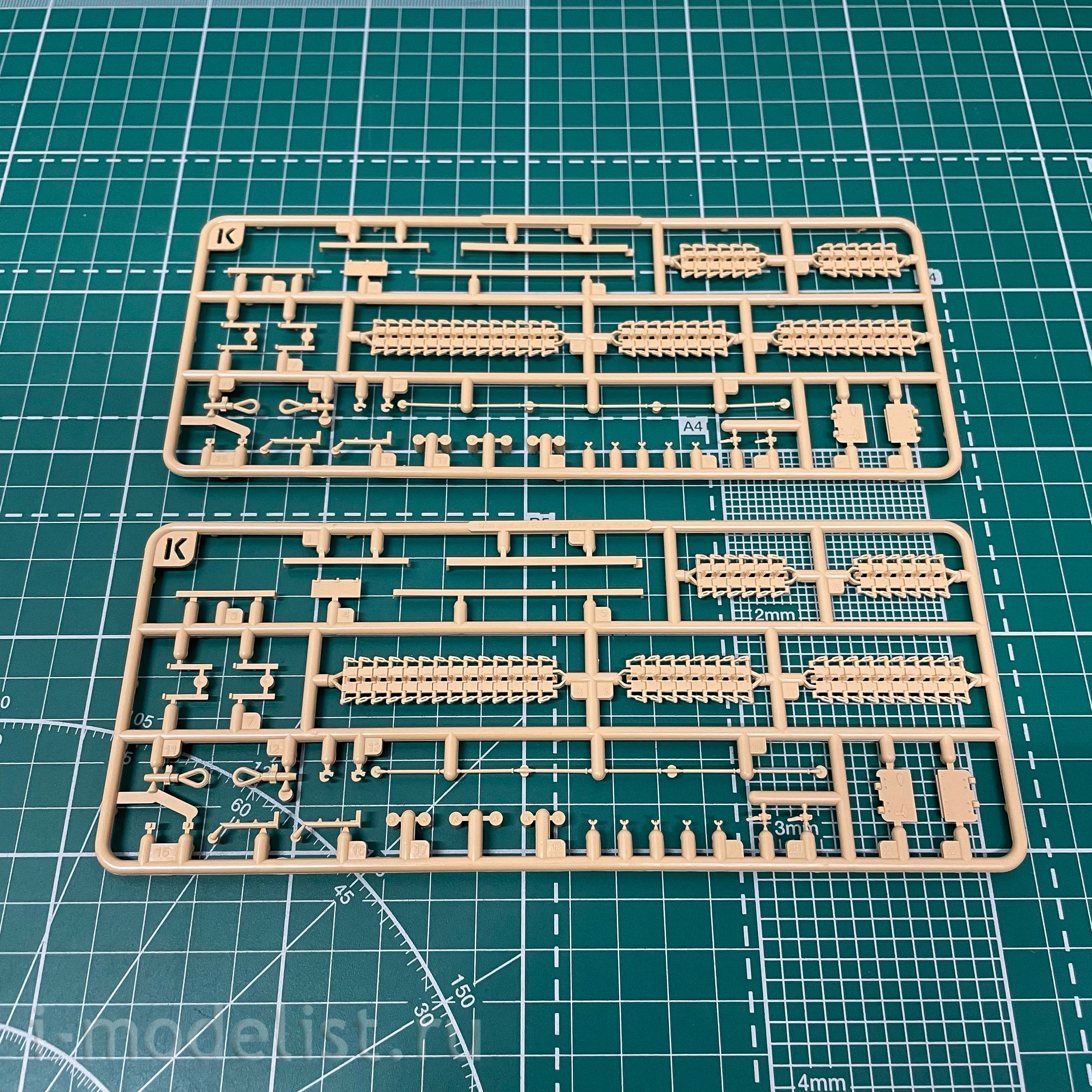 RM-5069 Rye Field Model 1/35 StuG. III Ausf. G Early Production with working tracks