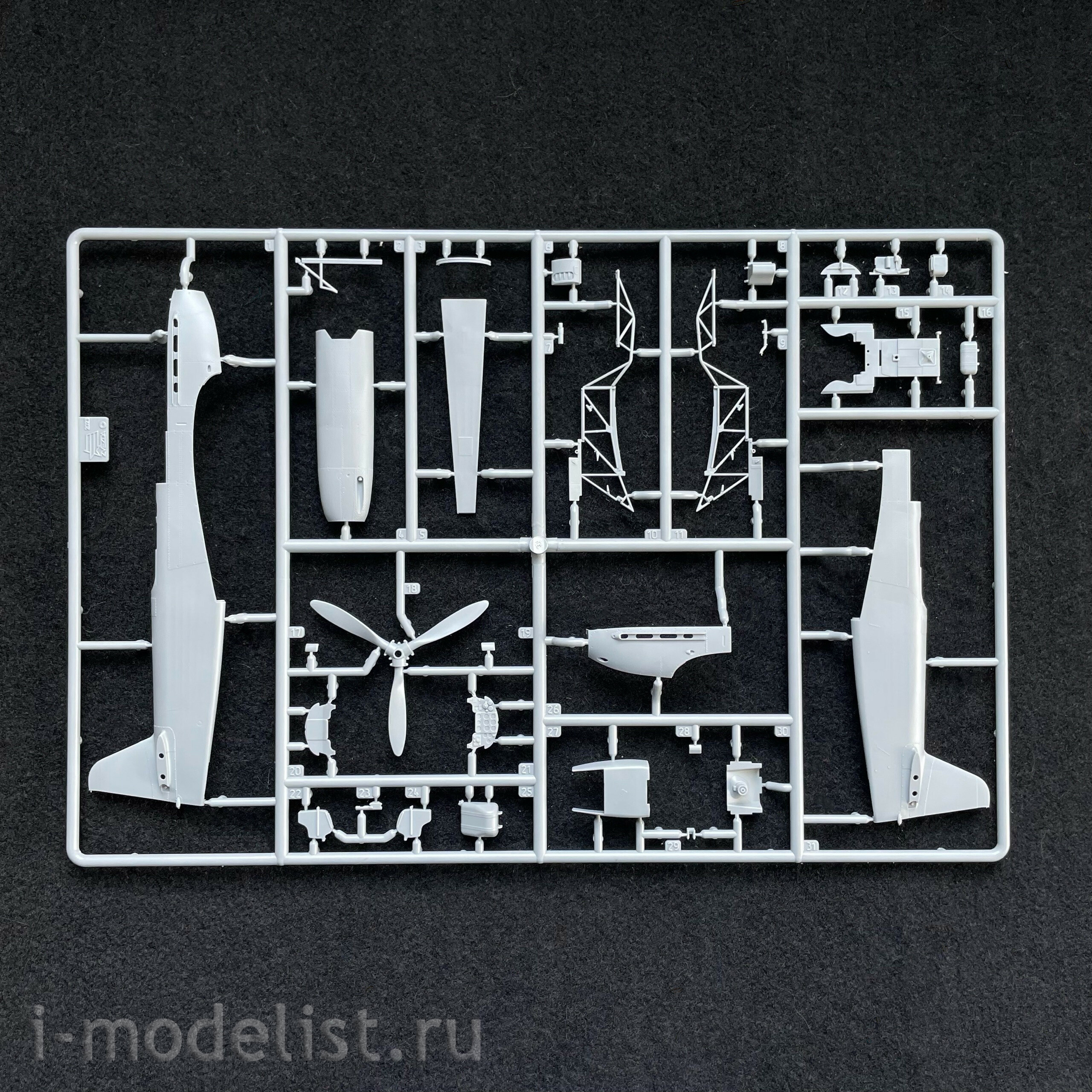 4831 Zvezda 1/48 Soviet Yak-9T fighter