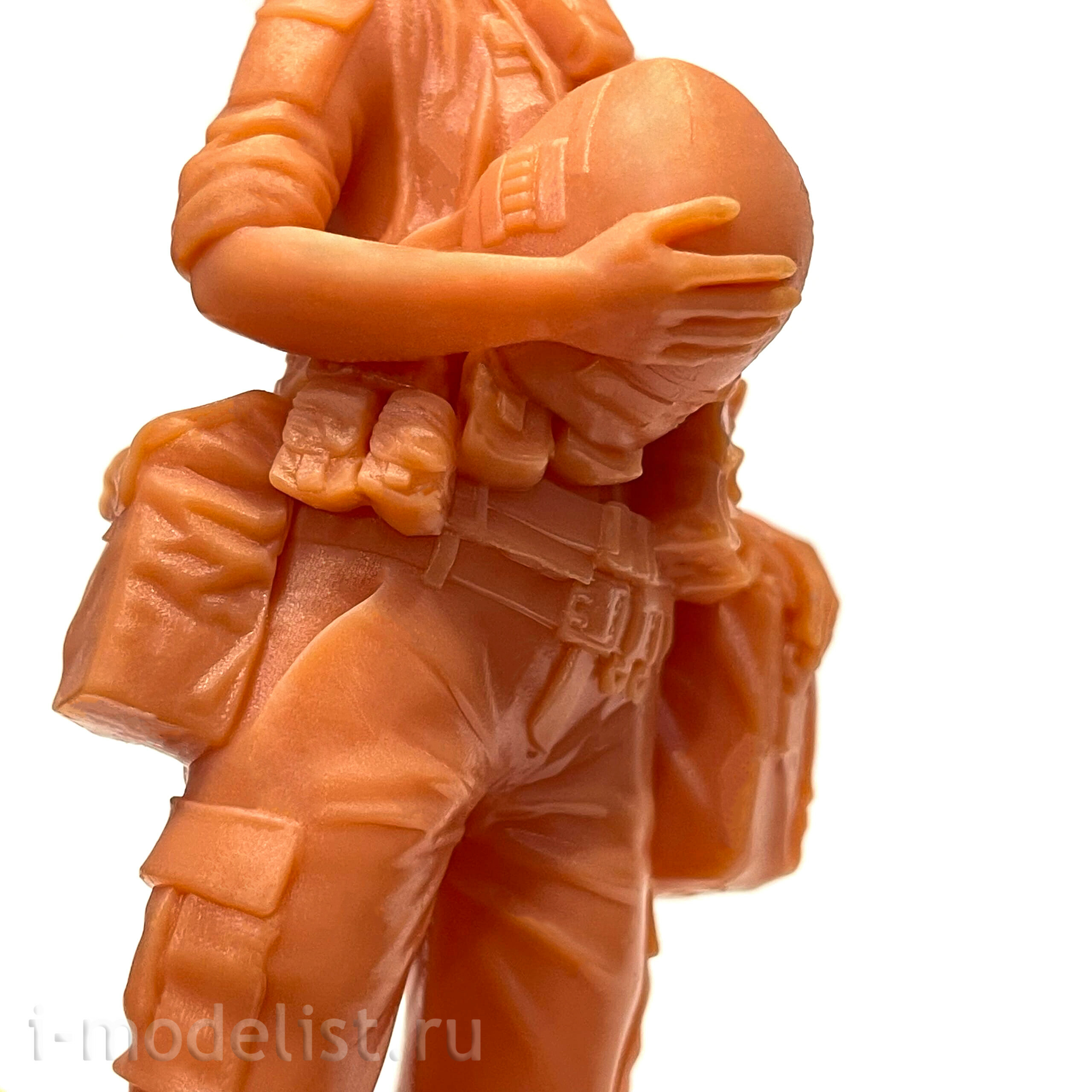 DVC35023 DVC 1/35 Medic of the Russian troops