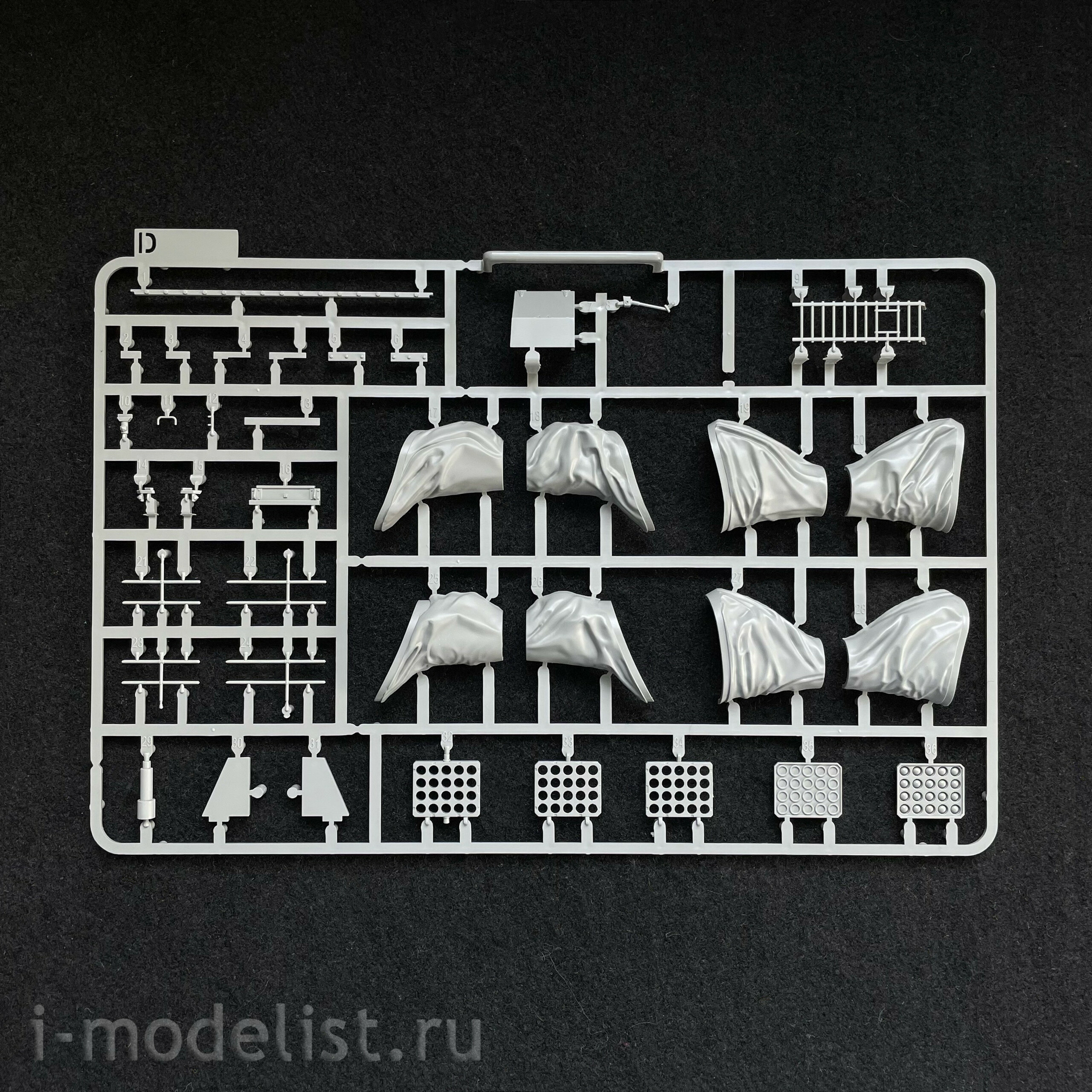 5020 Takom 1/72 British cruiser HMS Hood 15