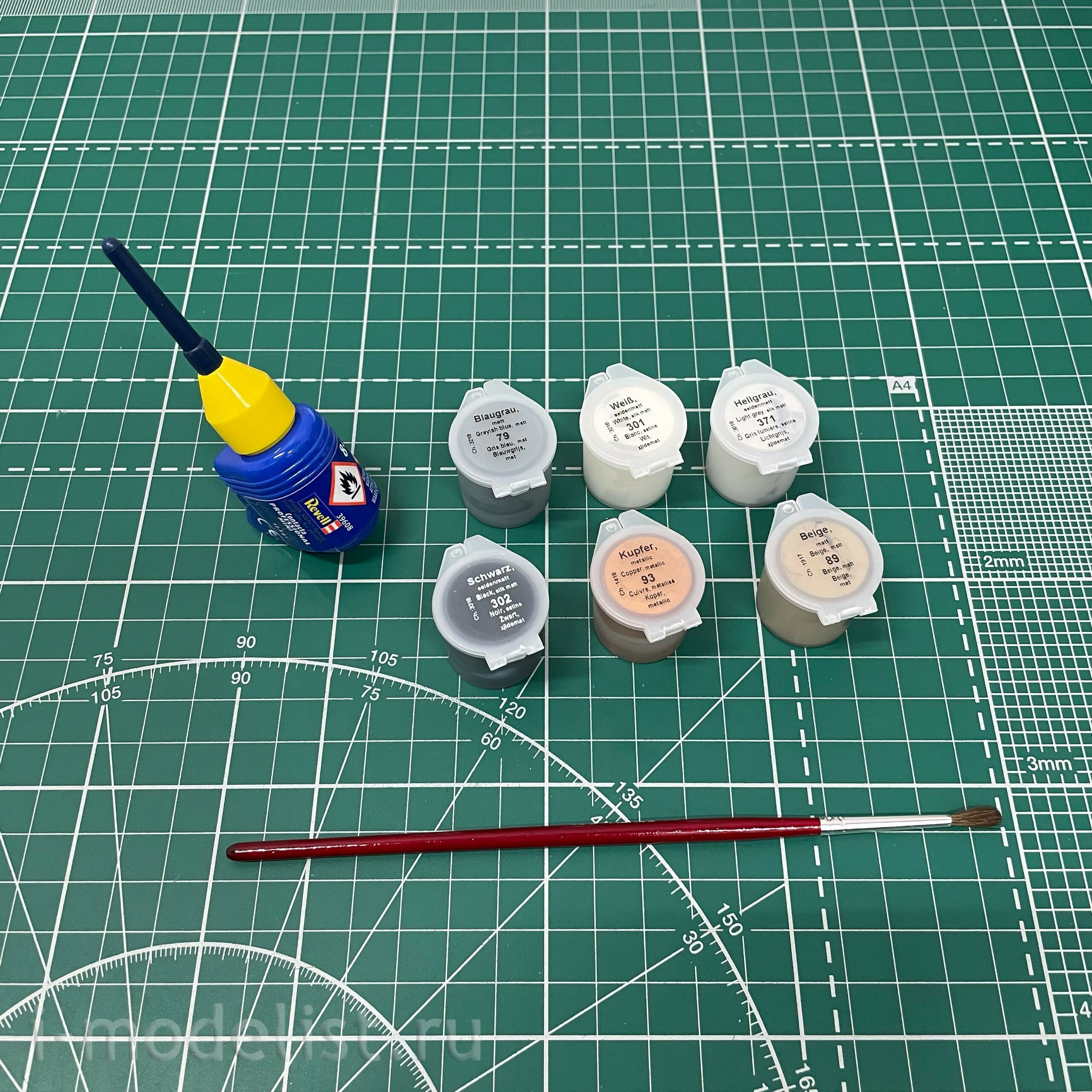 05692 Revell 1/1120 Hurtigruten 125th Anniversary Gift set. (The kit includes: glue, paint, brush).