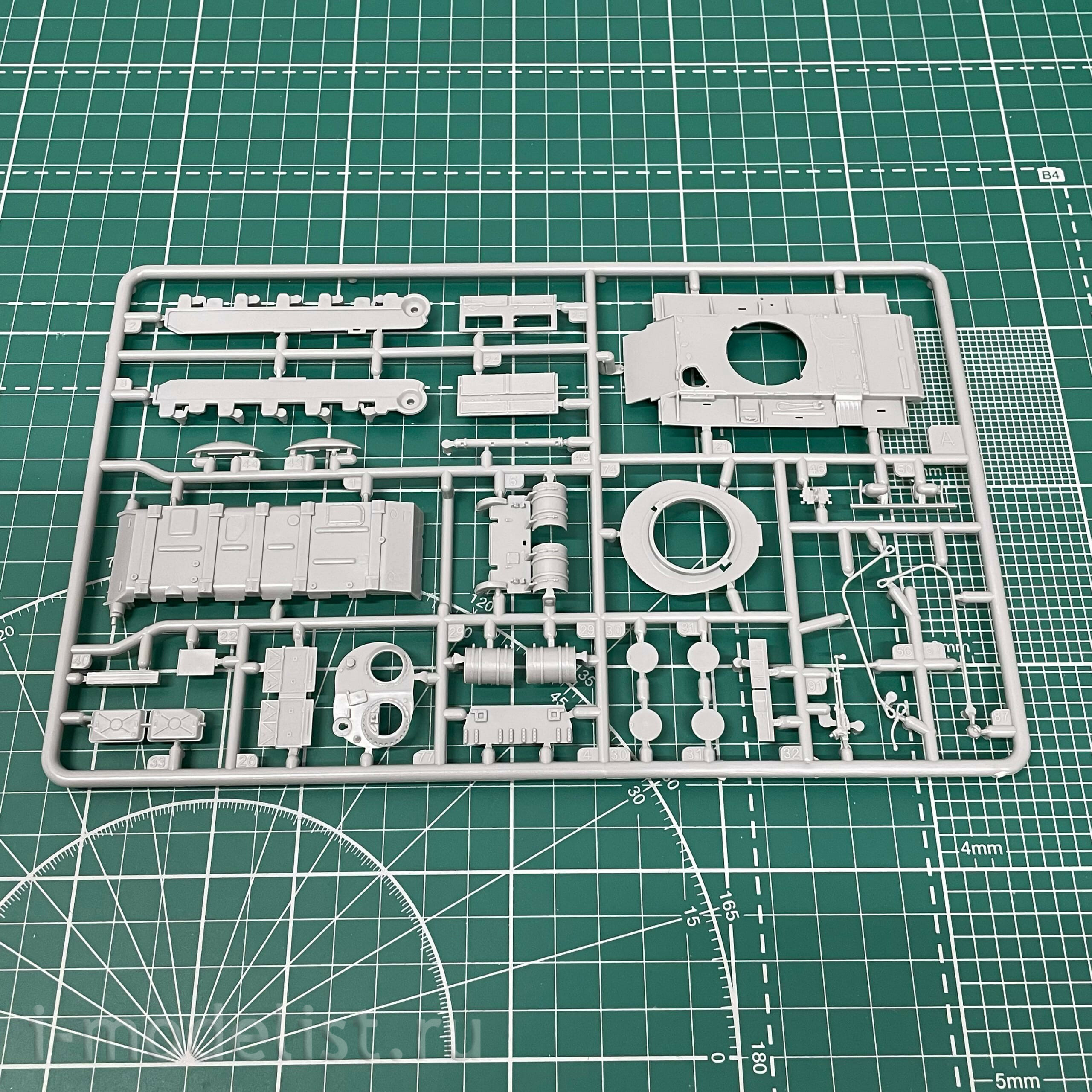 03304 Revell 1/72 Main battle tank Type 55 A/AM