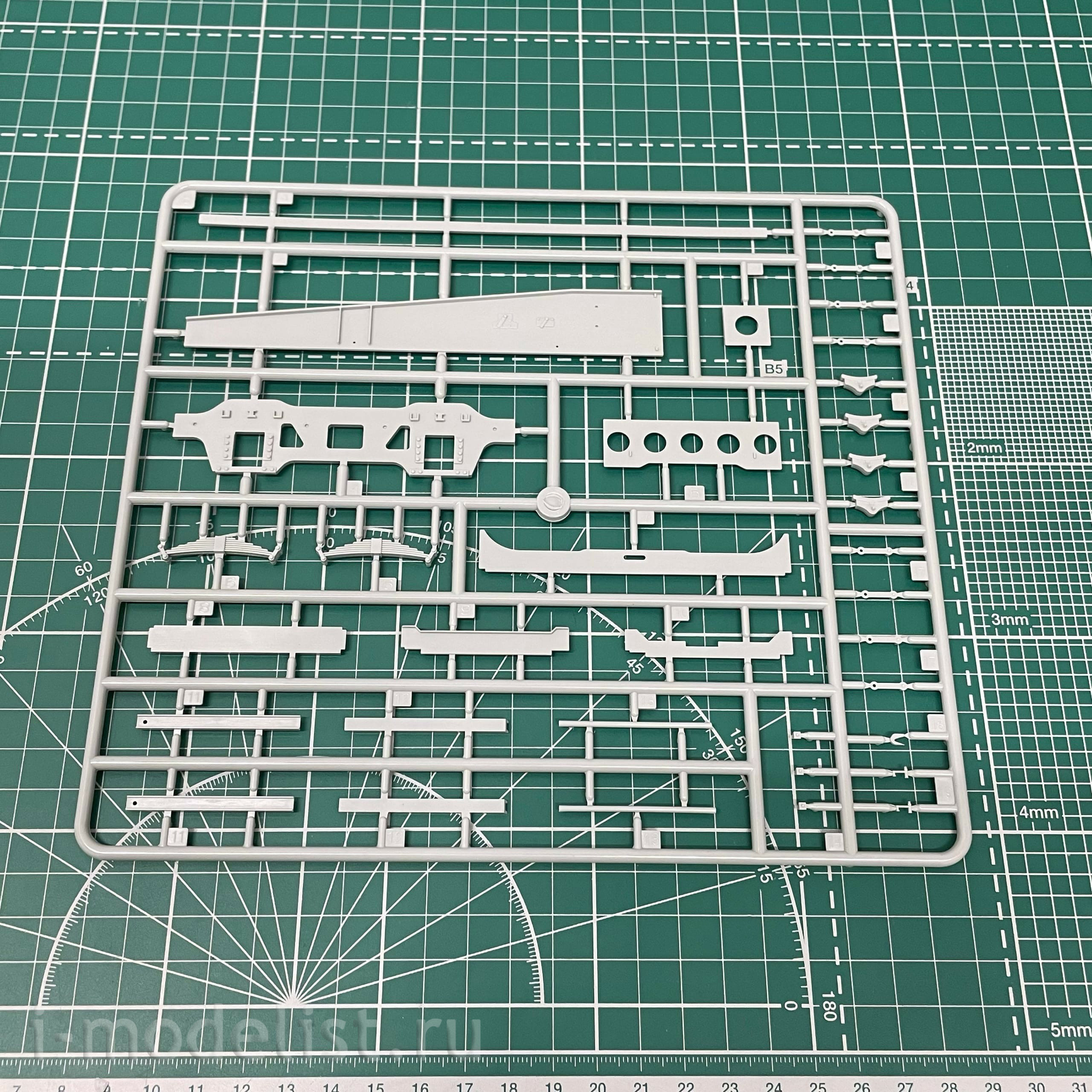 35A02-MW Sabre Model 1/35 Railway Platform type SSys (metal wheels)