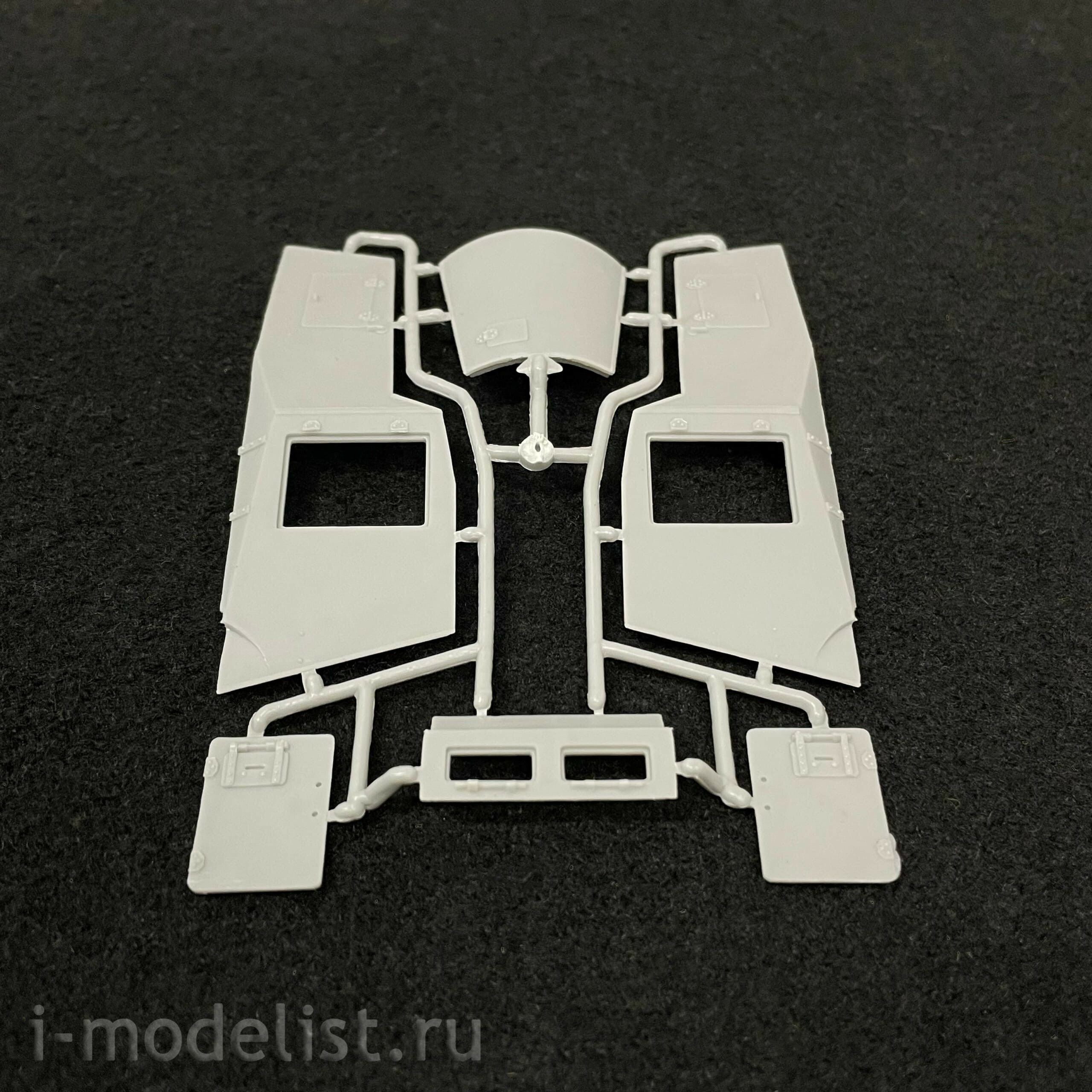 3562 Maket 1/72 Light armored car FAI-M