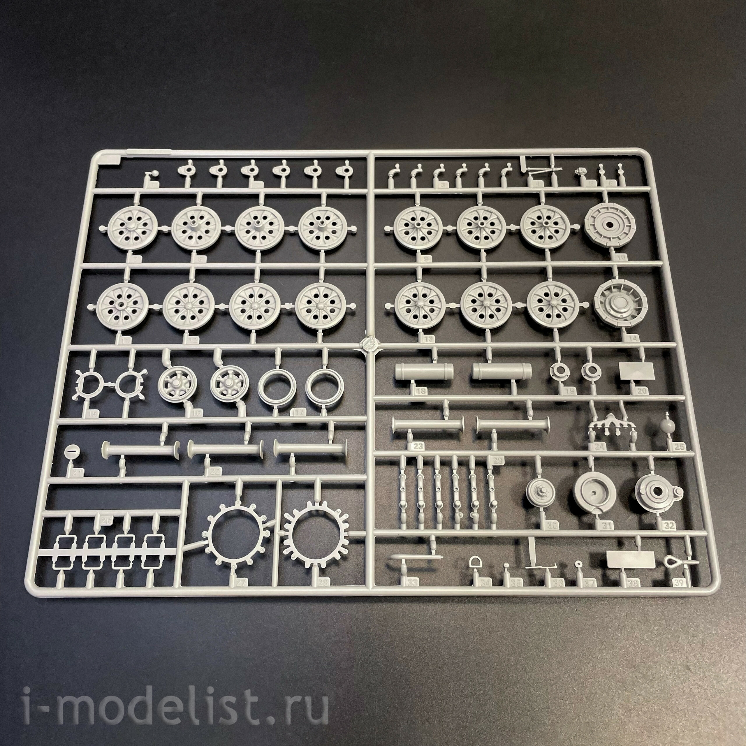 09575 Т$ач 1/35 Тяжелый тягач Schwerer Zugkraftwagen 18to Sd.Kfz. 9 (Артиллерийская версия)