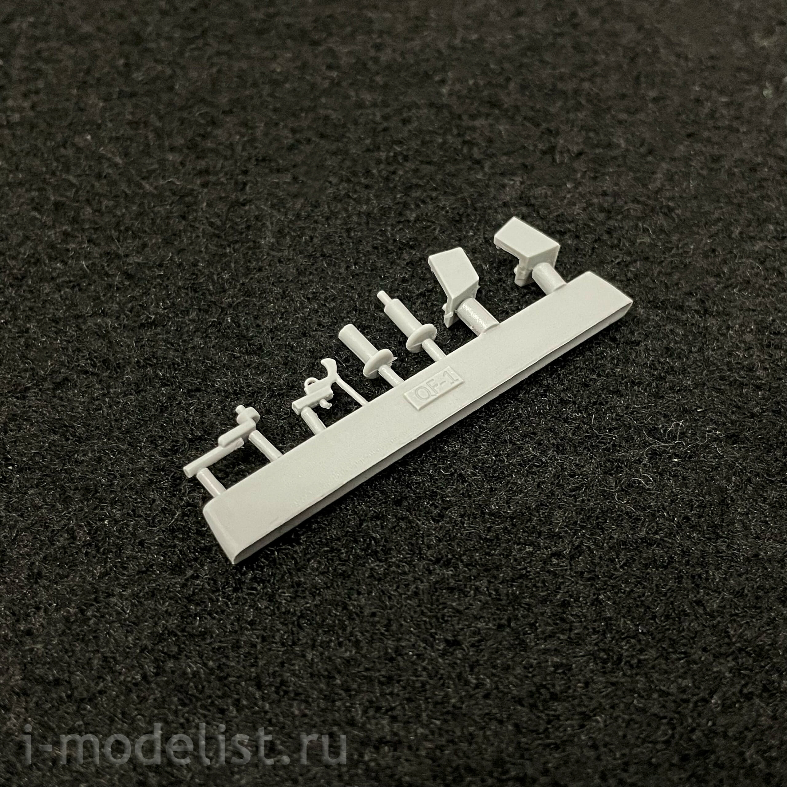 GR35Rk013 Face 1/35 3-pounder (47 mm) Vickers / Maxim guns on a pedestal mount, 1885