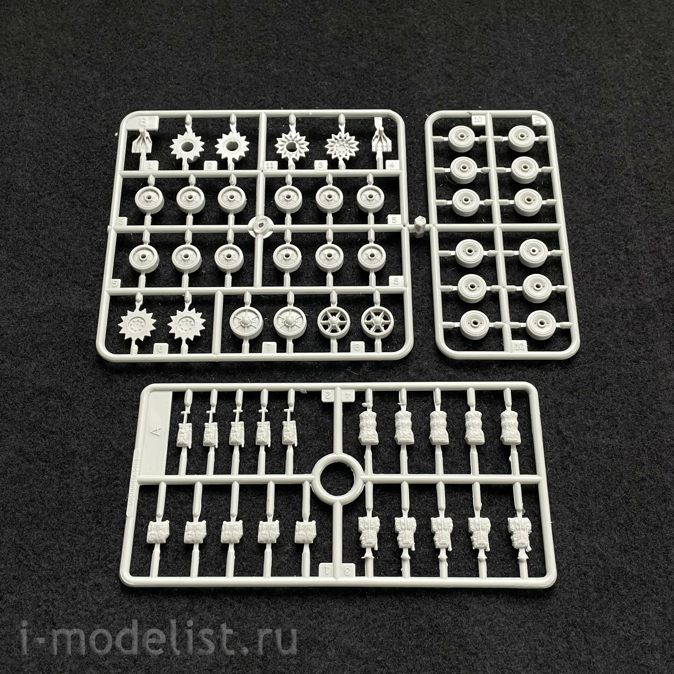 HobbyBoss 1/48 84805 U. S M4A3 76 (W) Tank