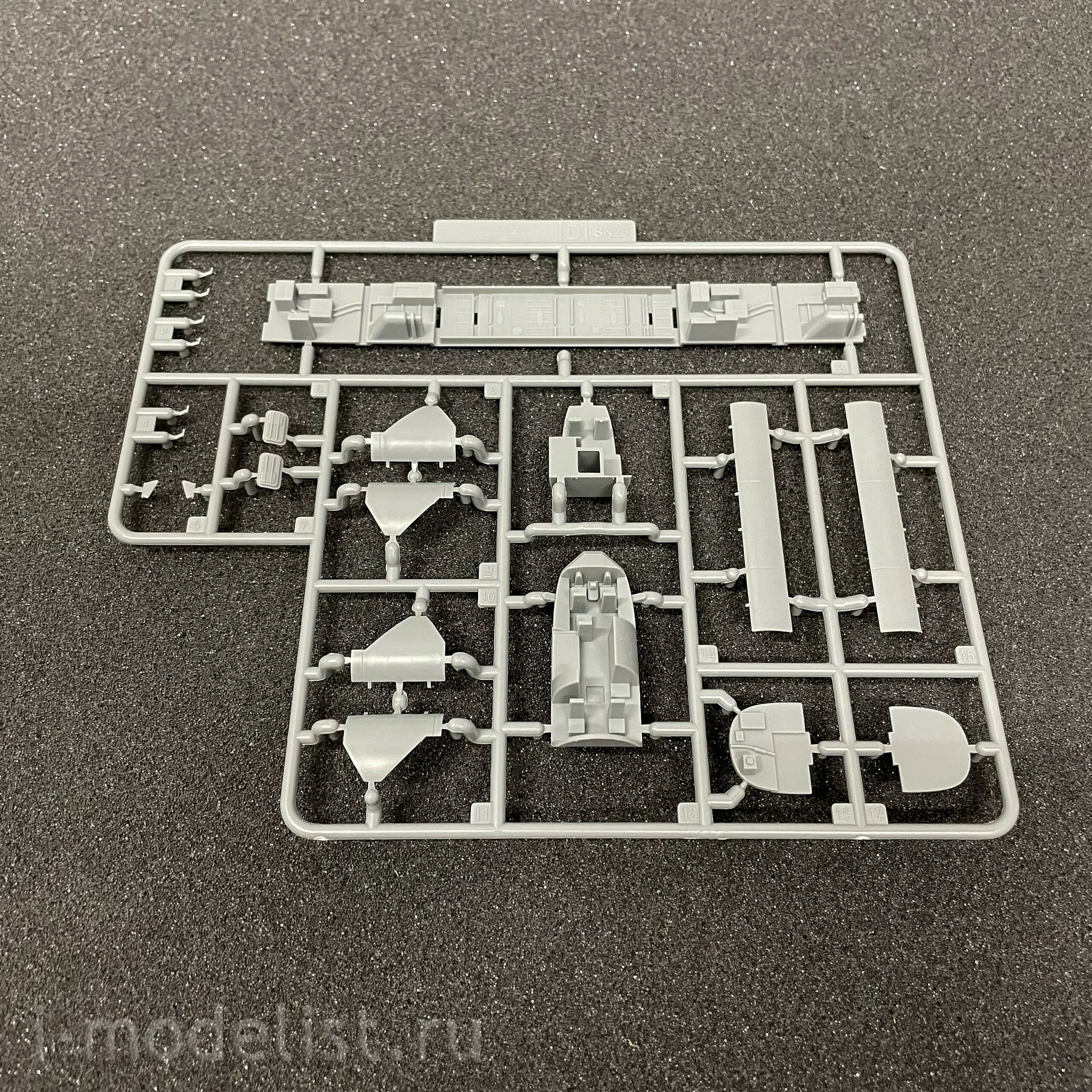 L1008 Great Wall Hobby 1/144 Strategic Bomber B-52H Stratofortress
