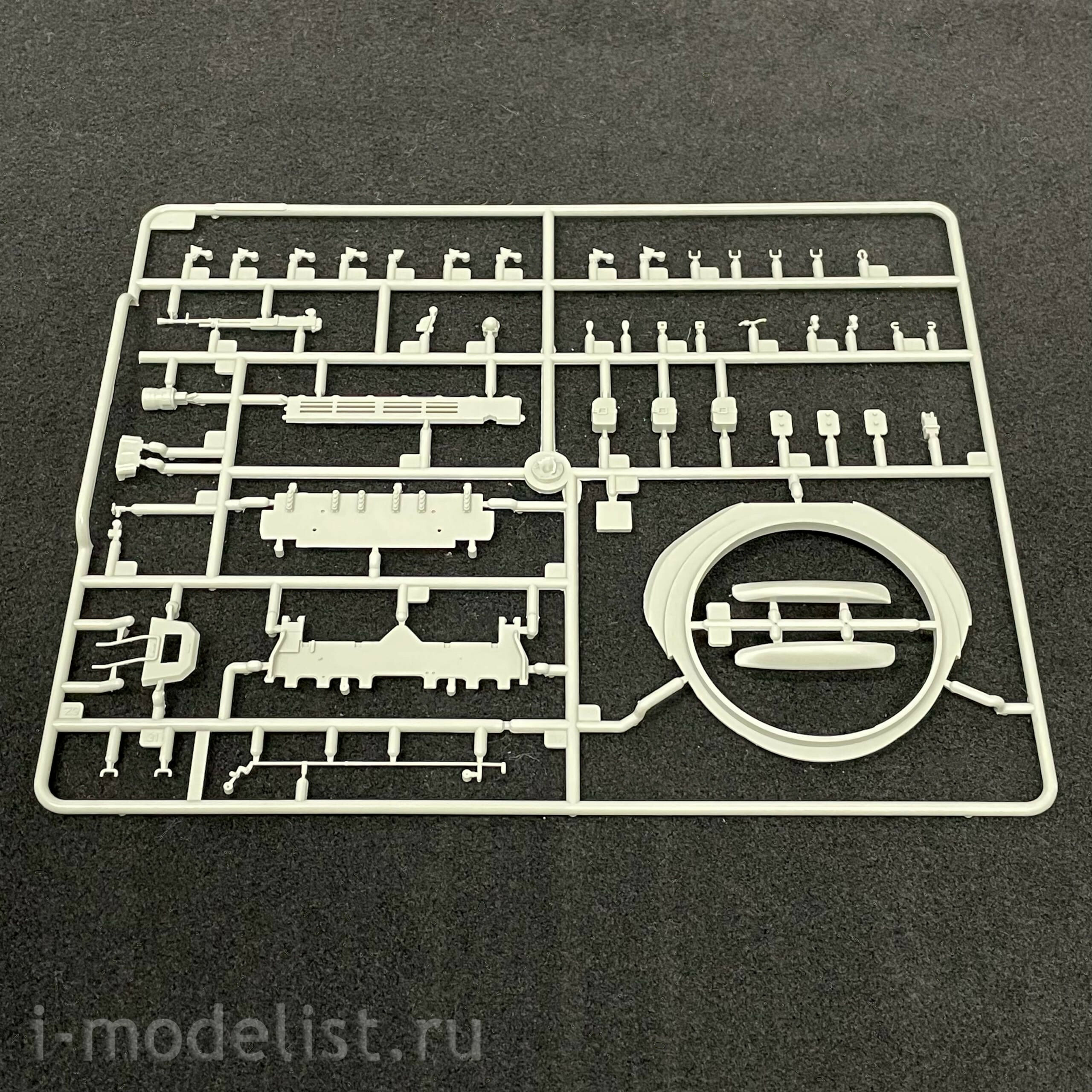 09610 Trubach 1/35 Russian T-72B3 tank with a 4S 24 ERA soft hull and lattice armor (under license from UVZ)