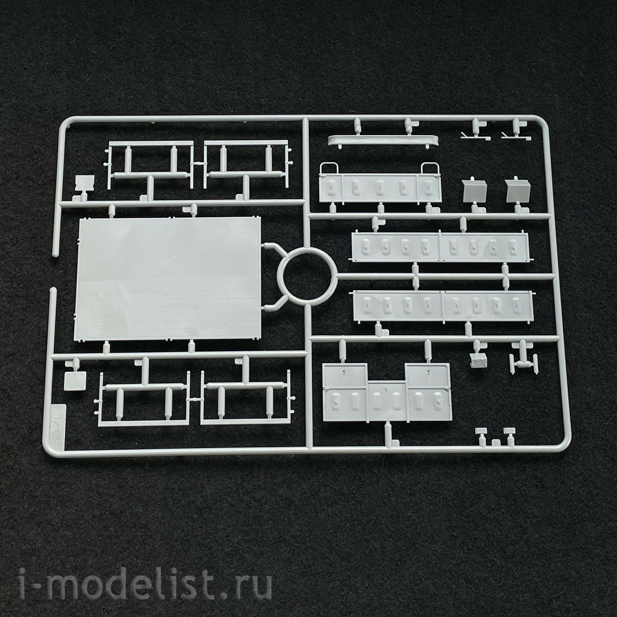 AK35506 AK Interactive 1/35 Unimog-S 404 SUV, Middle East
