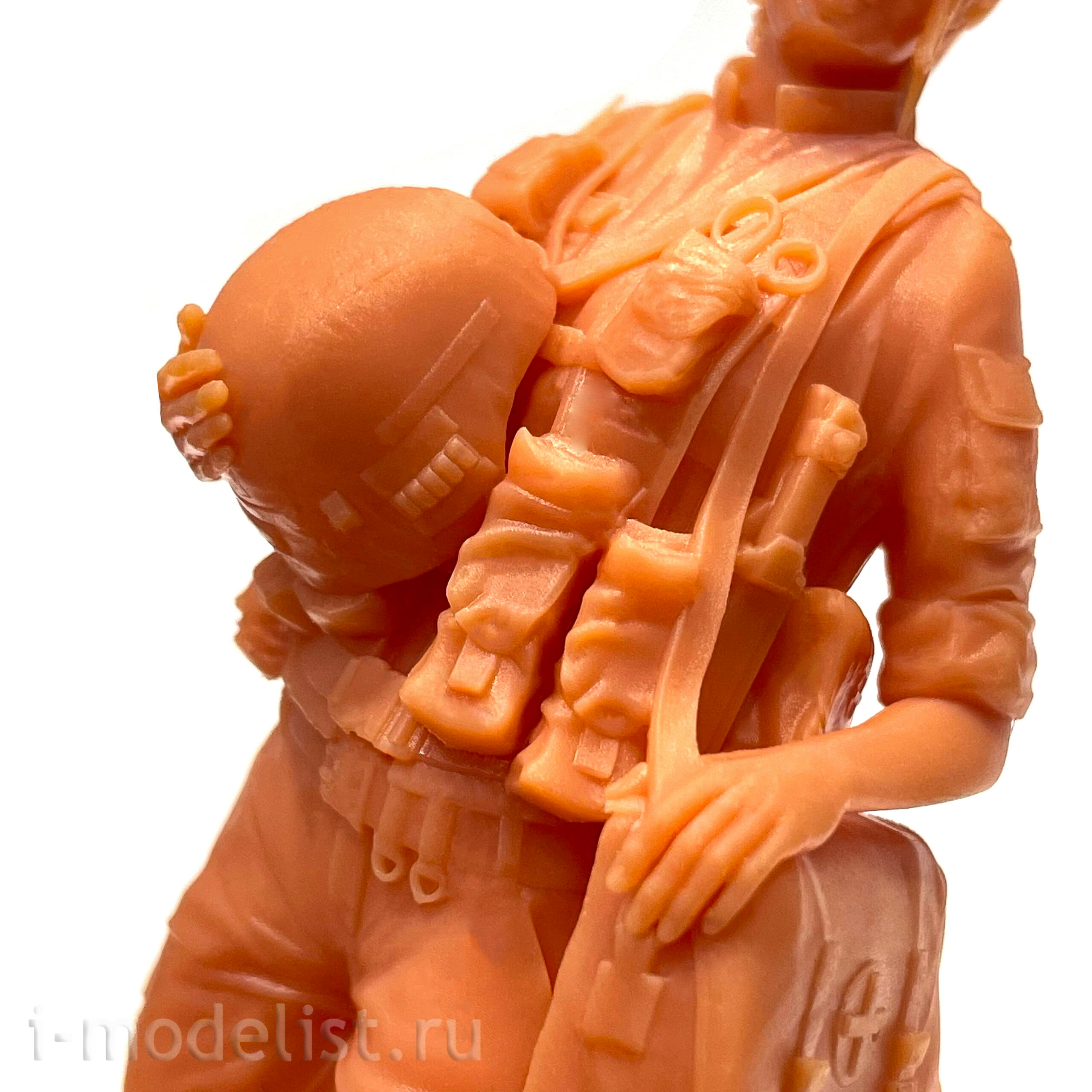 DVC35023 DVC 1/35 Medic of the Russian troops