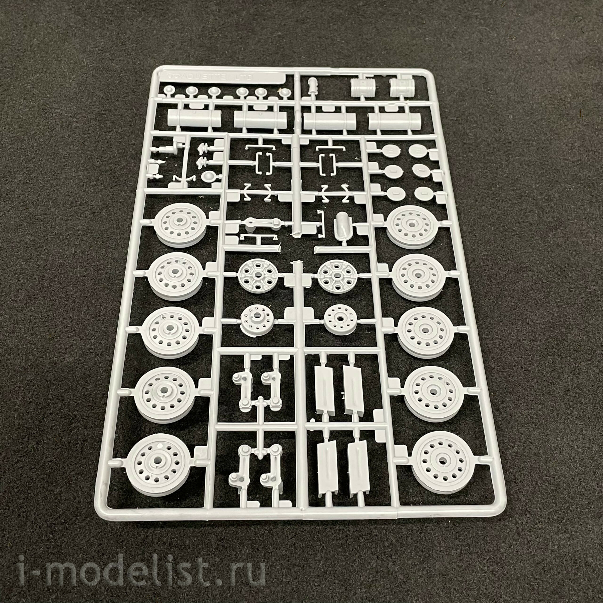 3505 Maket 1/35 Tank 34/85 1943 year of manufacture