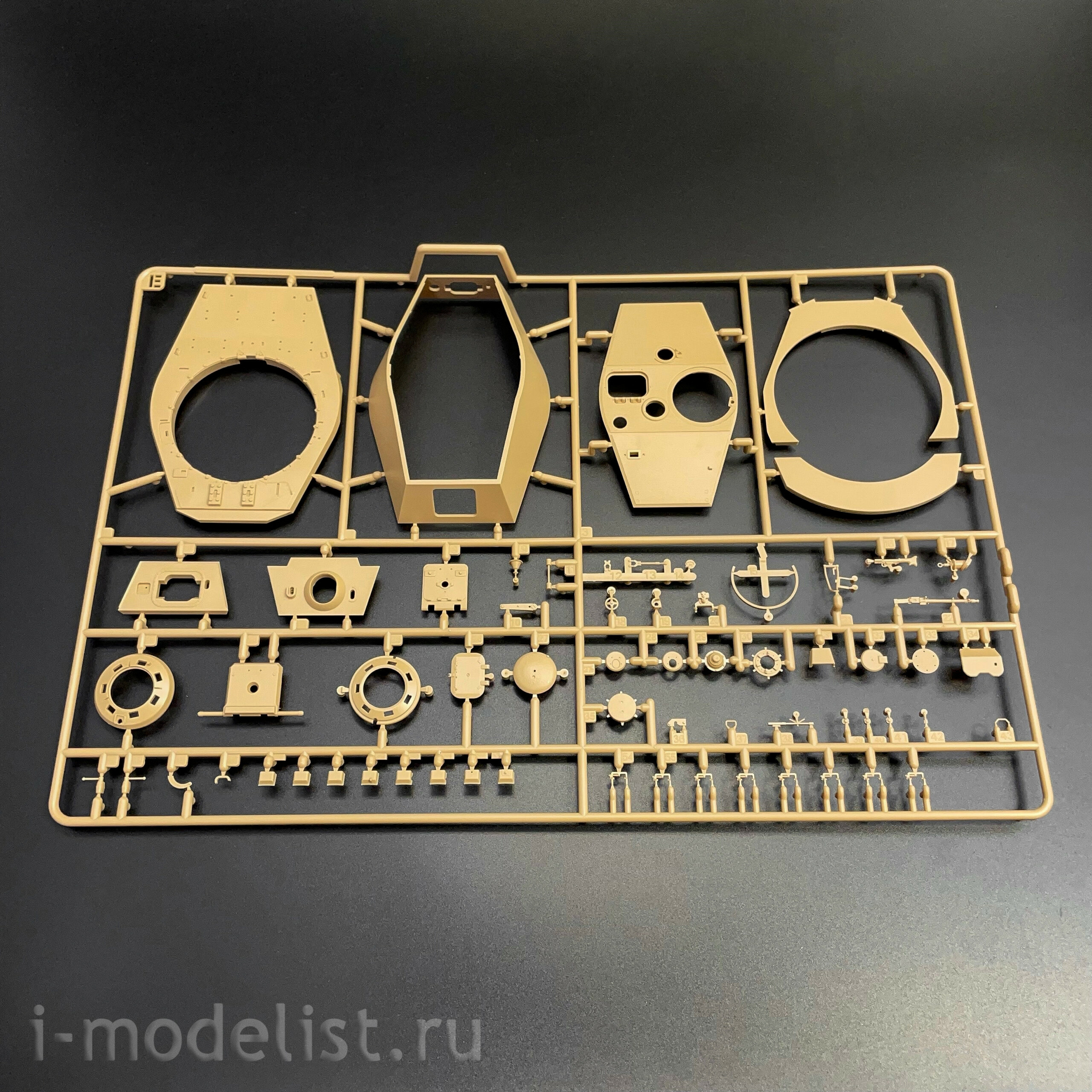 RM-5125 Rye Field Model 1/35 Notмецкий тяжелый танк Sd.Kfz.182 Tiger Ausf.B King Tiger (турель Henschel), стандартная версия