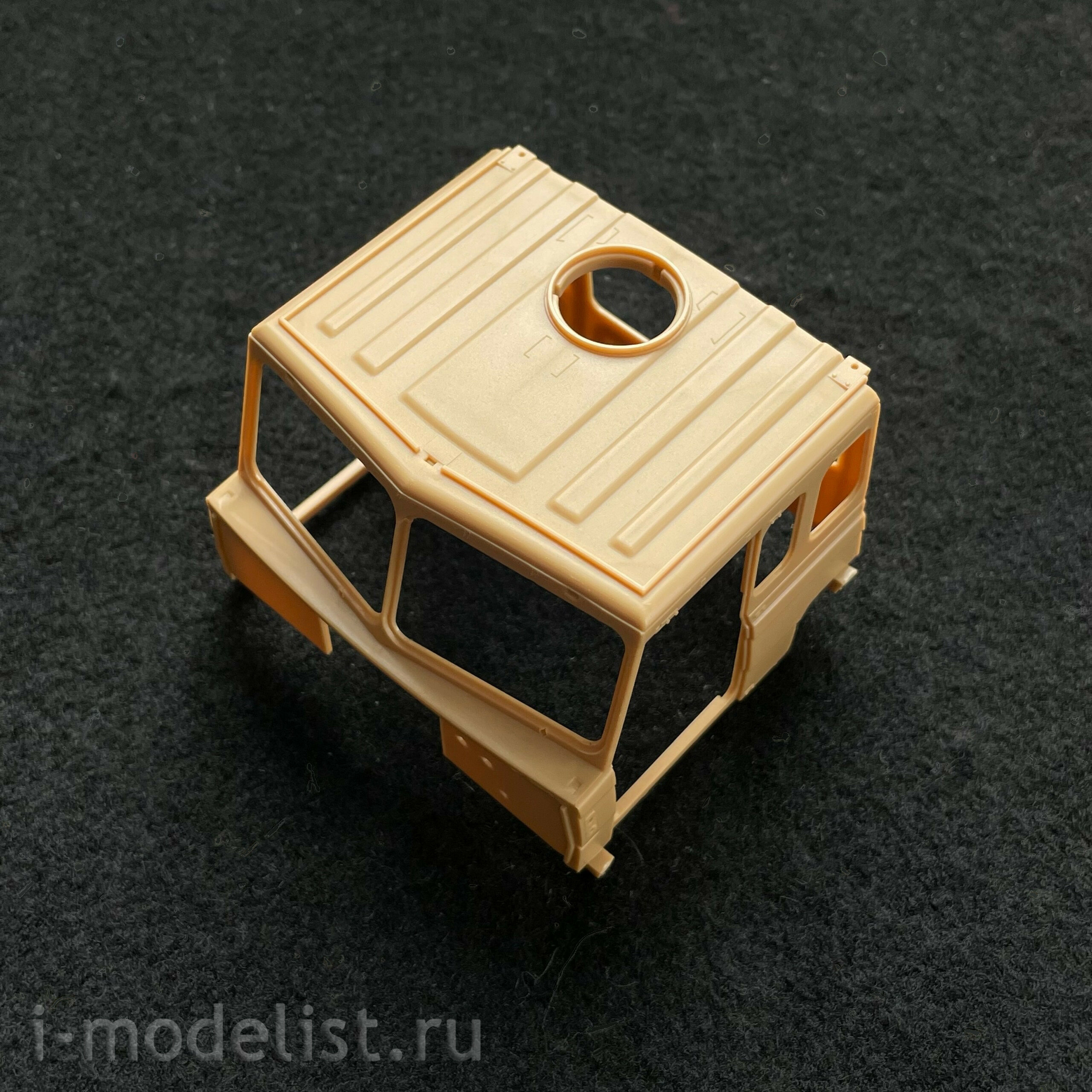 85527 HobbyBoss 1/35 Scammell Commander with 62-ton semi-trailer crane Fruehauf