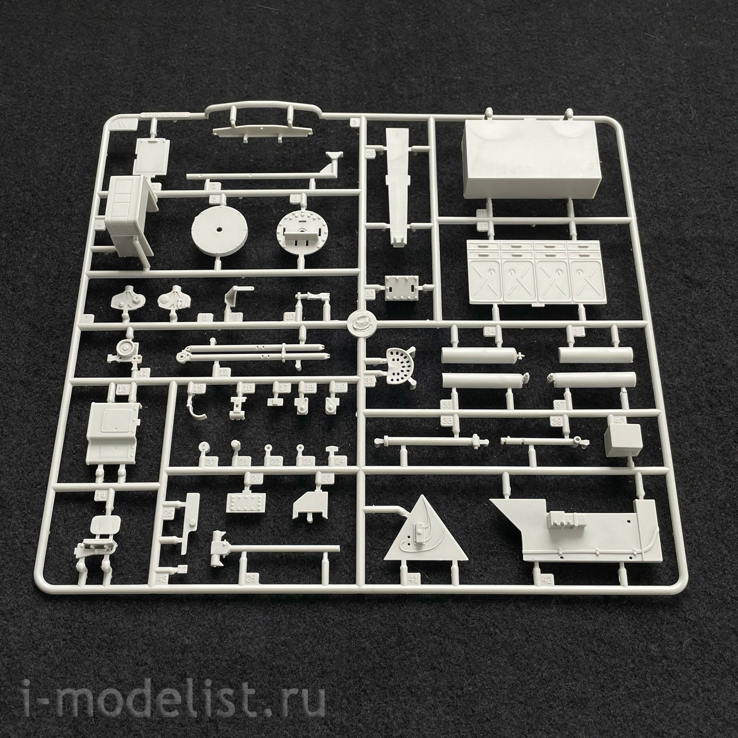 HobbyBoss 1/35 82411 Aavr-7a1 Assault Amphibian Vehicle Recovery
