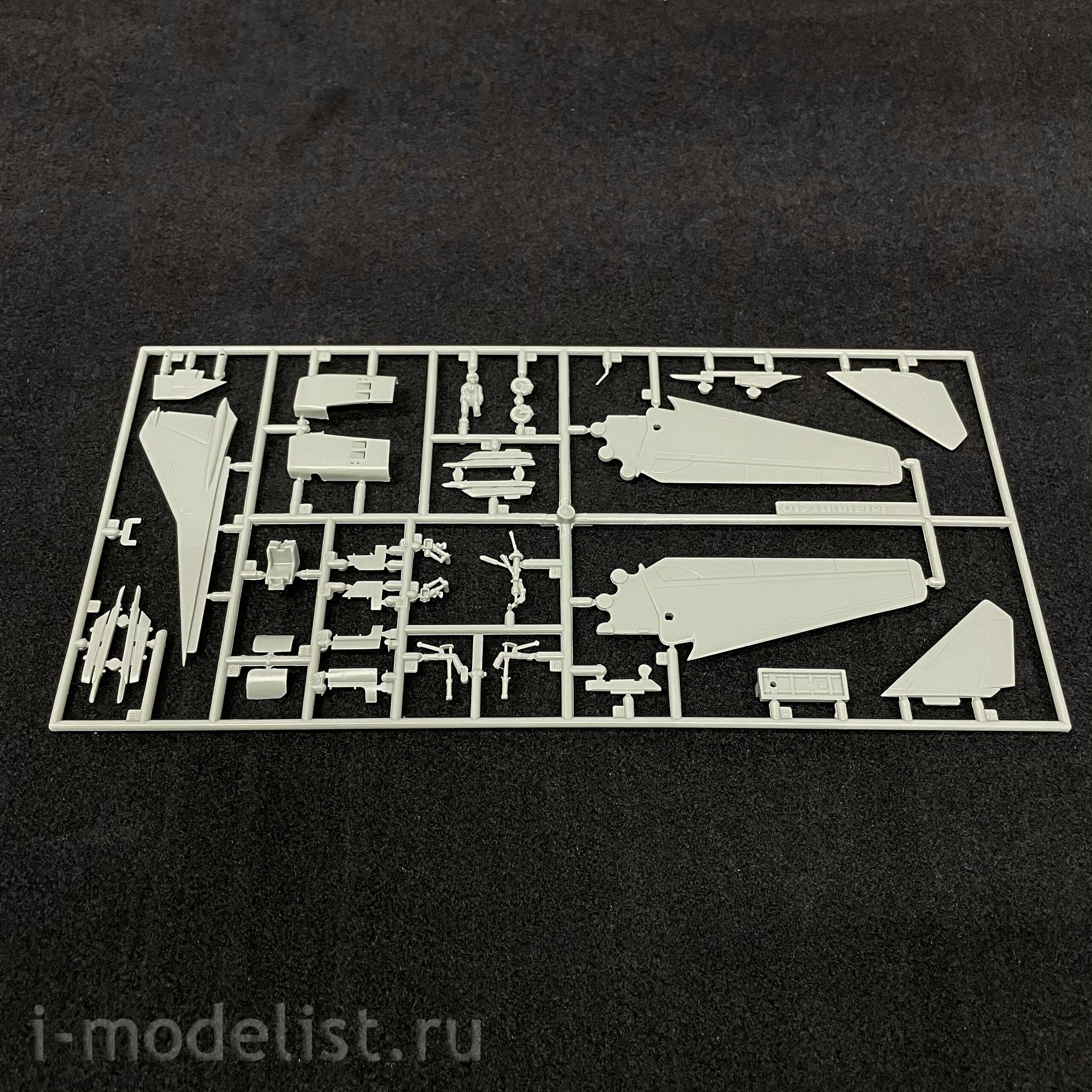 12445 Academy 1/72 Soviet M-23C Flogger-B fighter