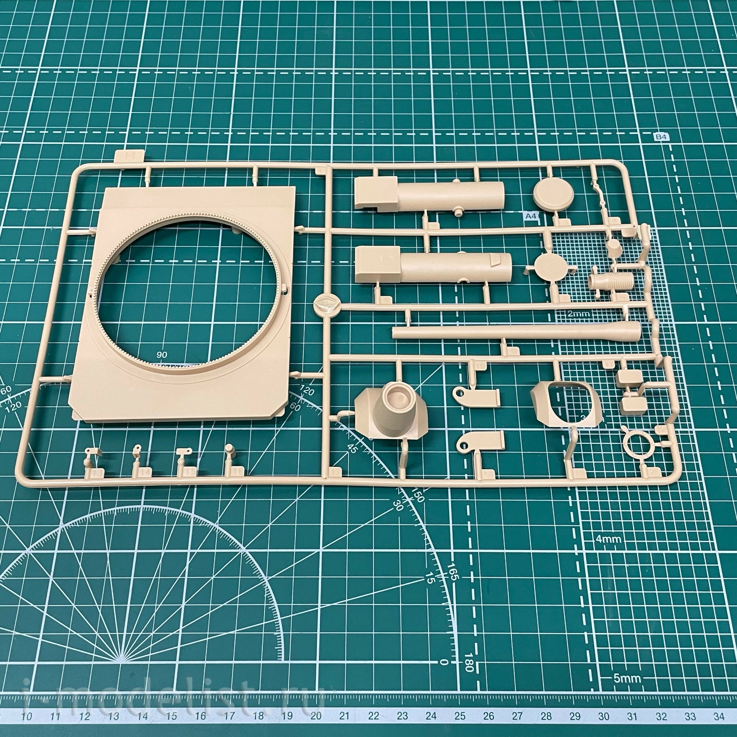 35A015 Amusing Hobby 1/35 E-100 German Super Heavy Tank