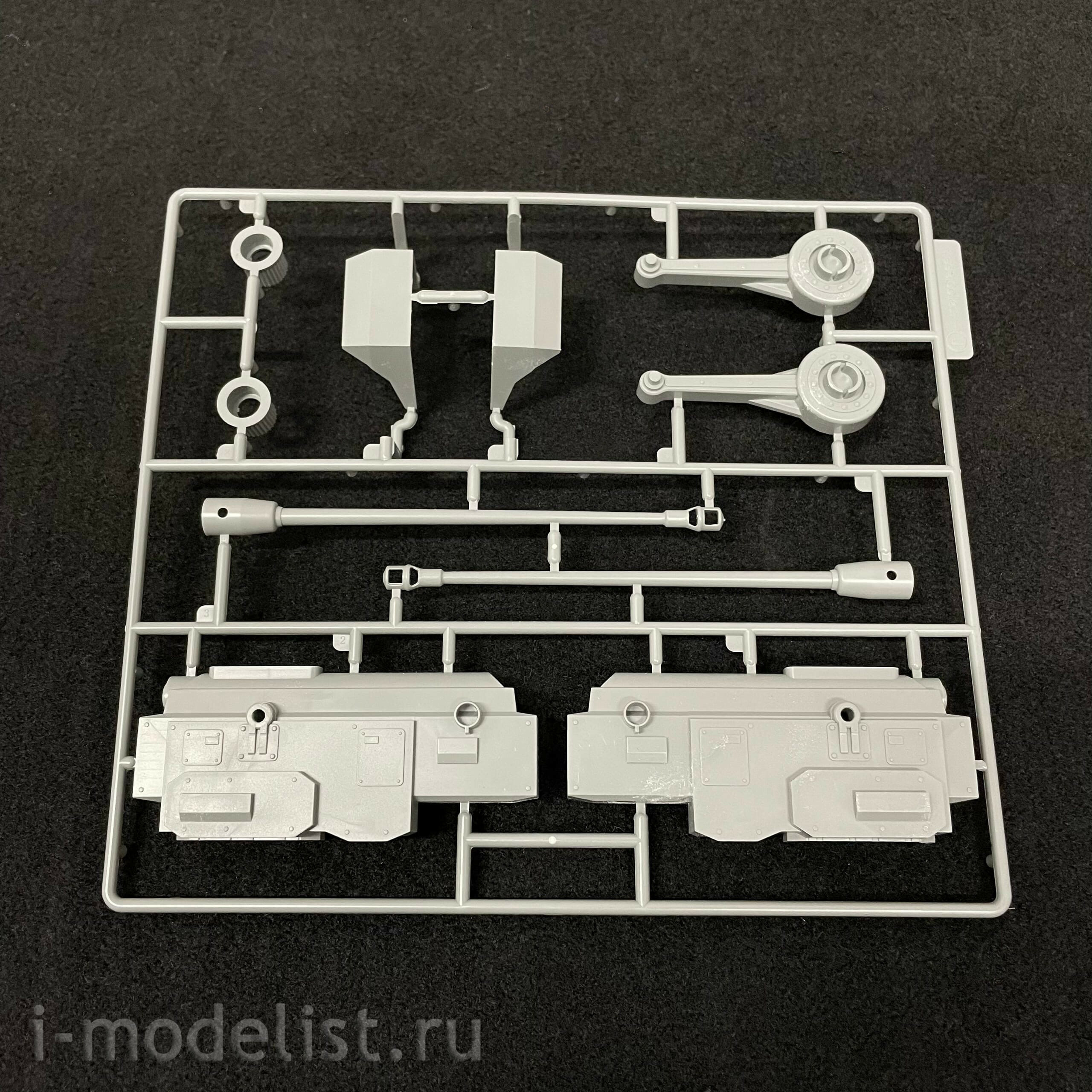 UA35042 Modellcolelct 1/35 German Sdkfz 553 Kaiserkafer with Twin 15 cm sIG 33 howitzers
