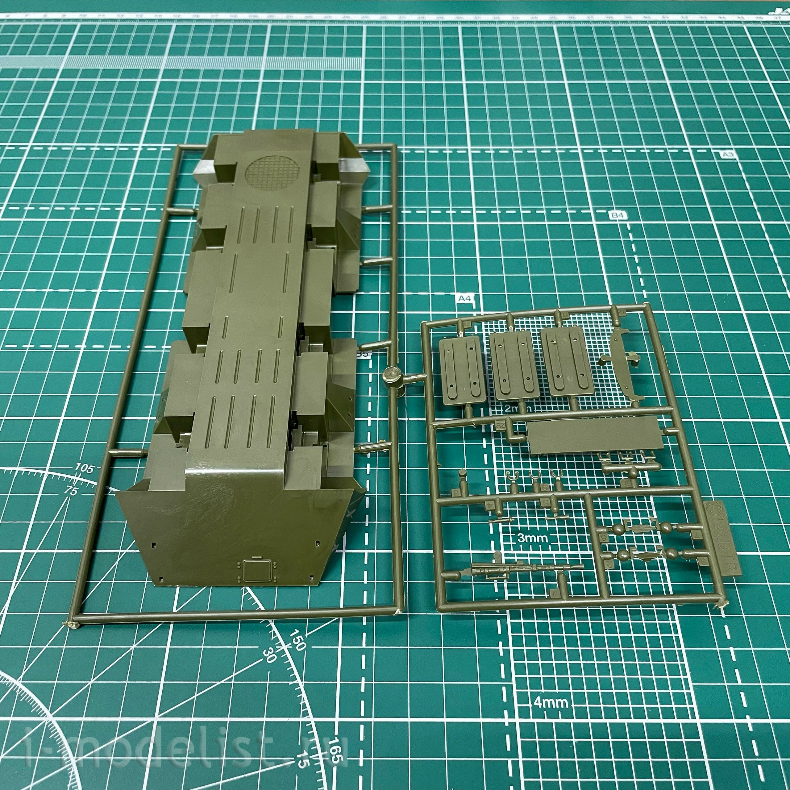 3556 Zvezda 1/35 Soviet armored personnel carrier BTR-70