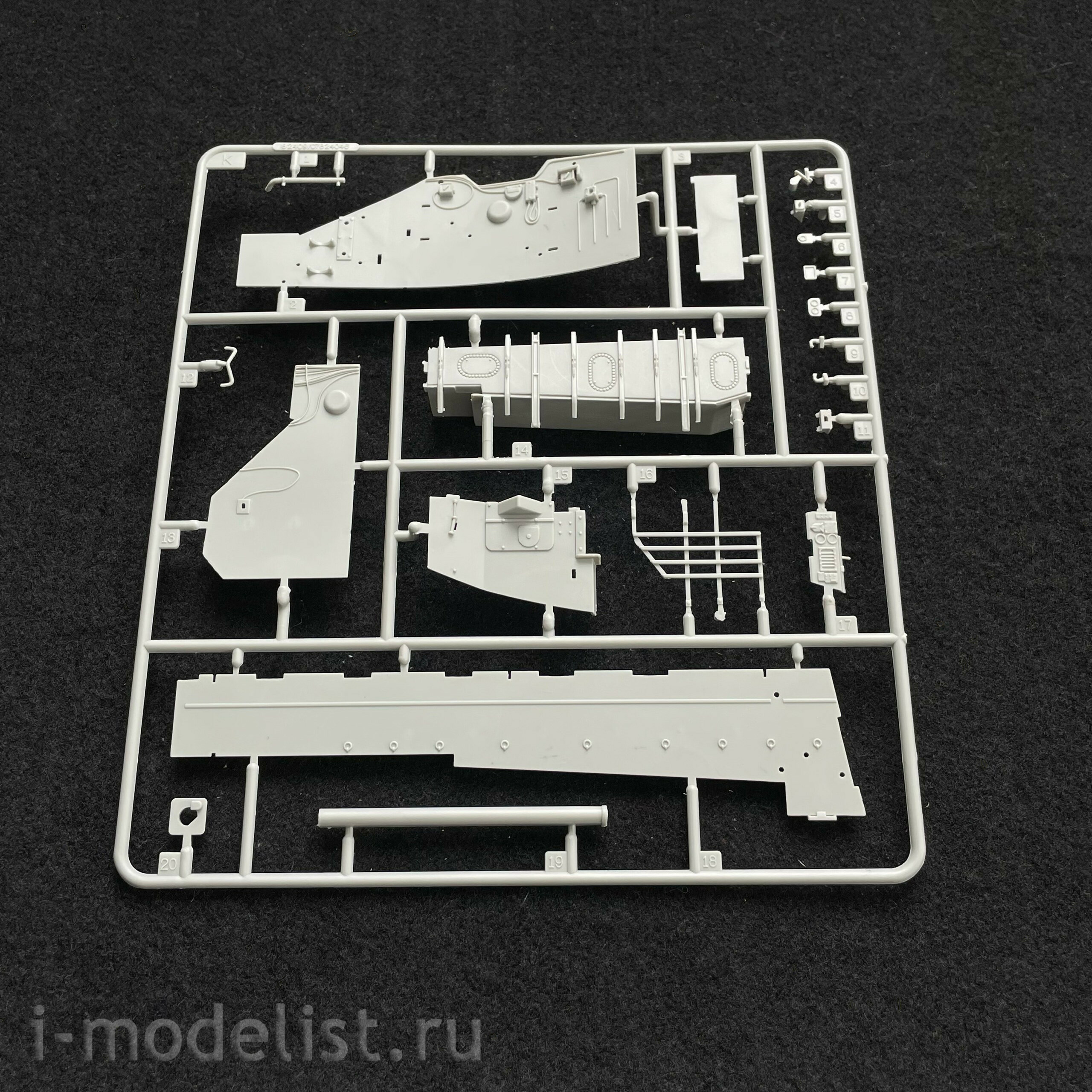 82415 HobbyBoss 1/35 AAVP-7a1 RAM/RS