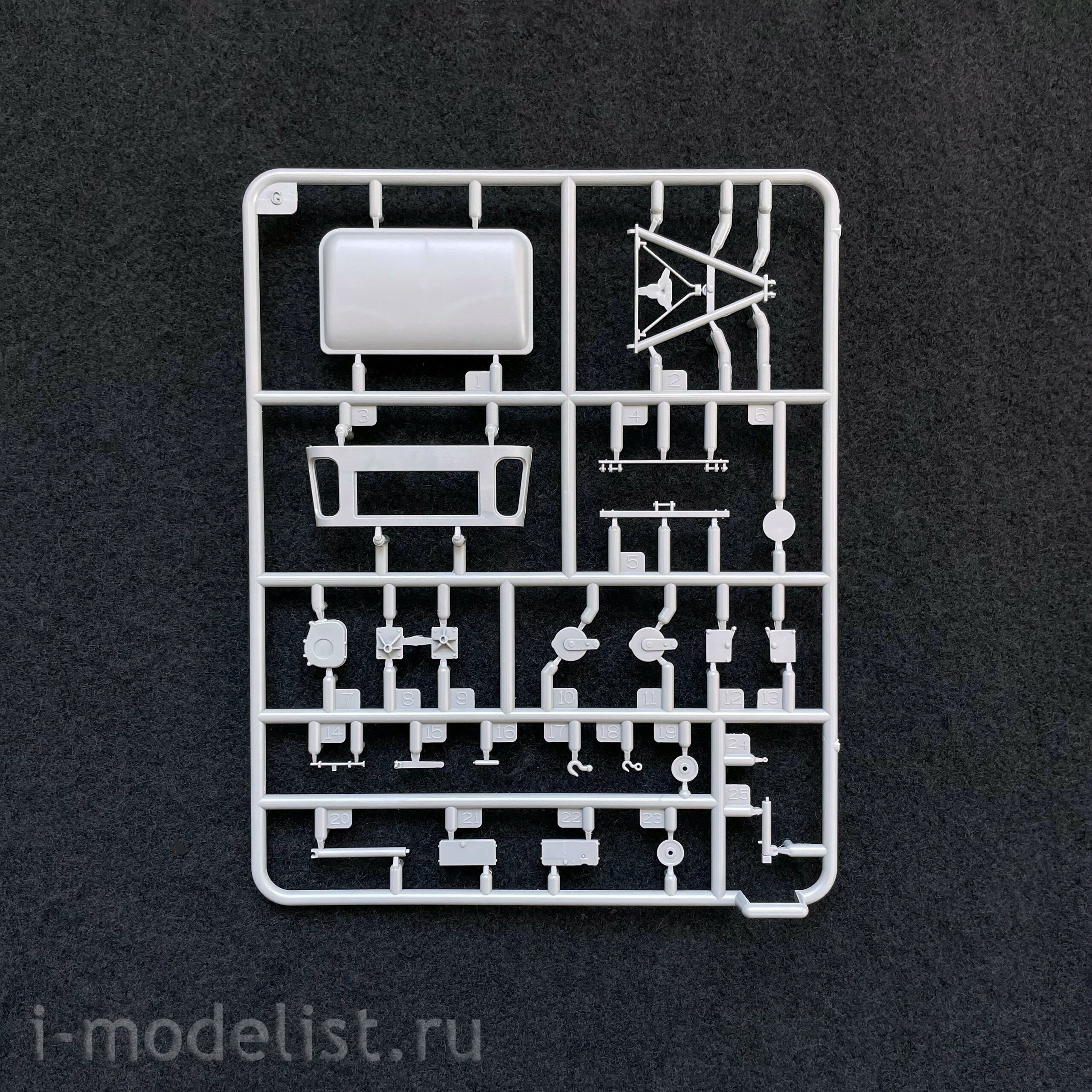 AK35014 AK Interactive 1/35 SUV Land Rover 88 Series IIA Tow Truck