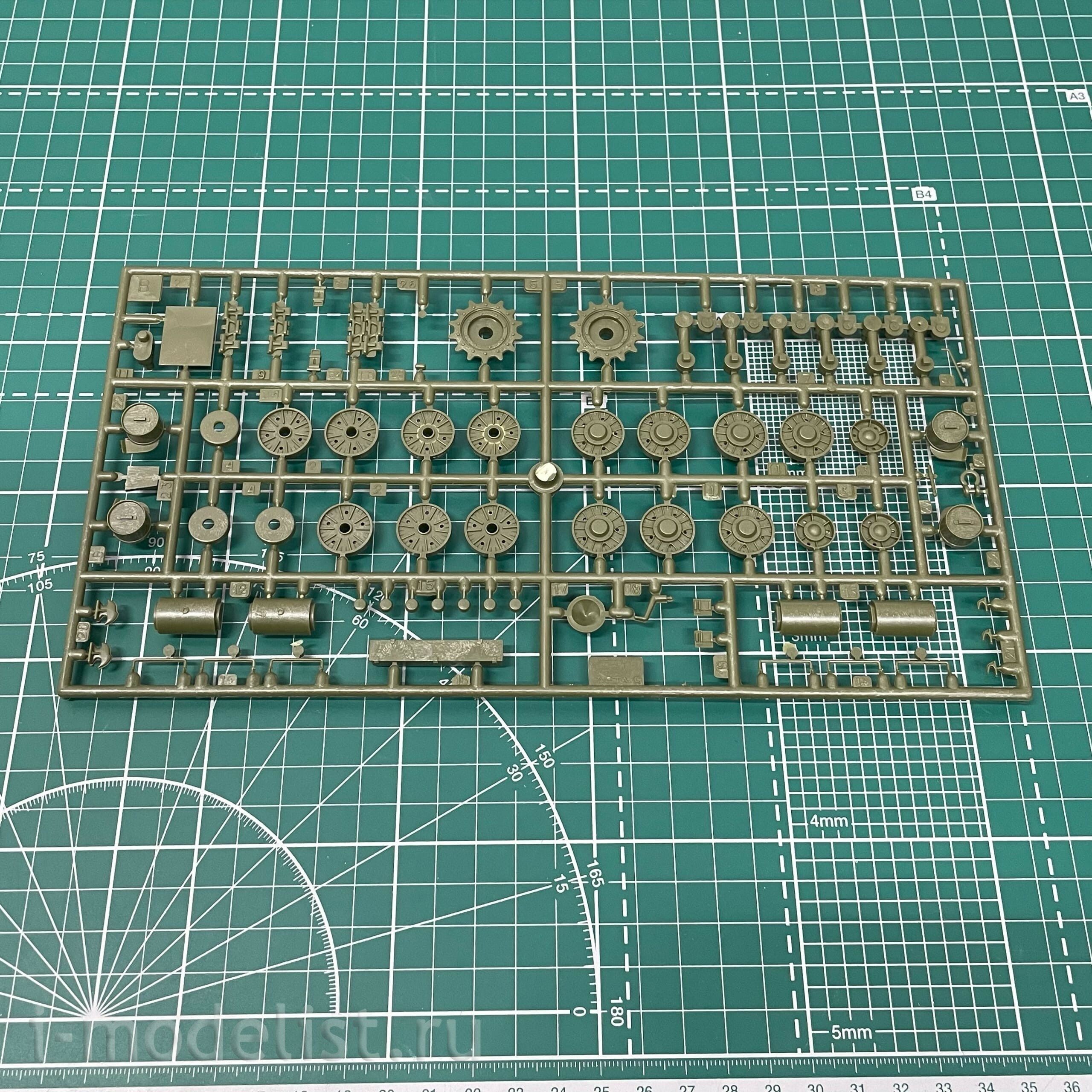 3524 Zvezda 1/35 Tank is-2