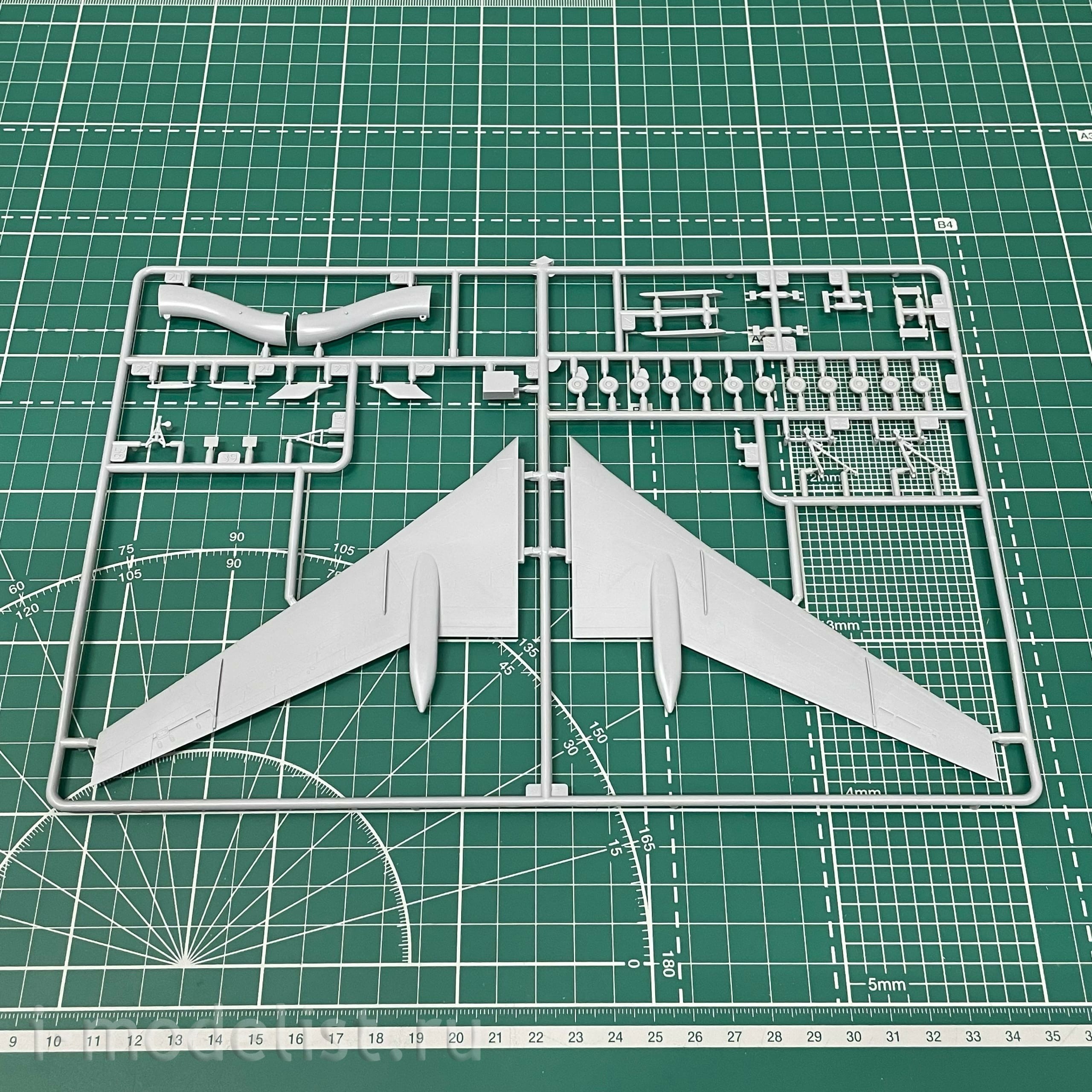 7004 Zvezda 1/144 Passenger plane Tupolev TU-154M