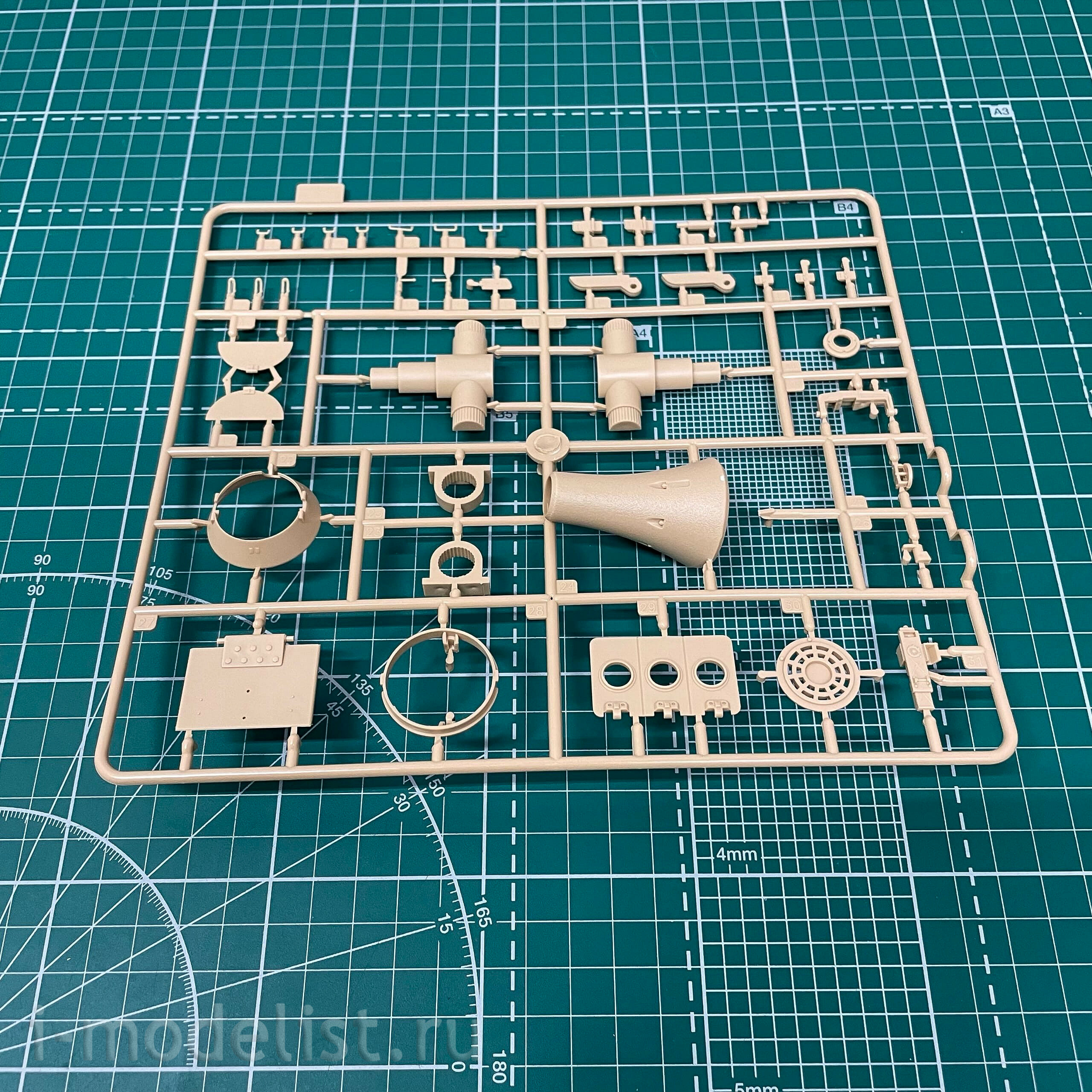 35A017 Amusing Hobby 1/35 JAGDPANZWR E-100