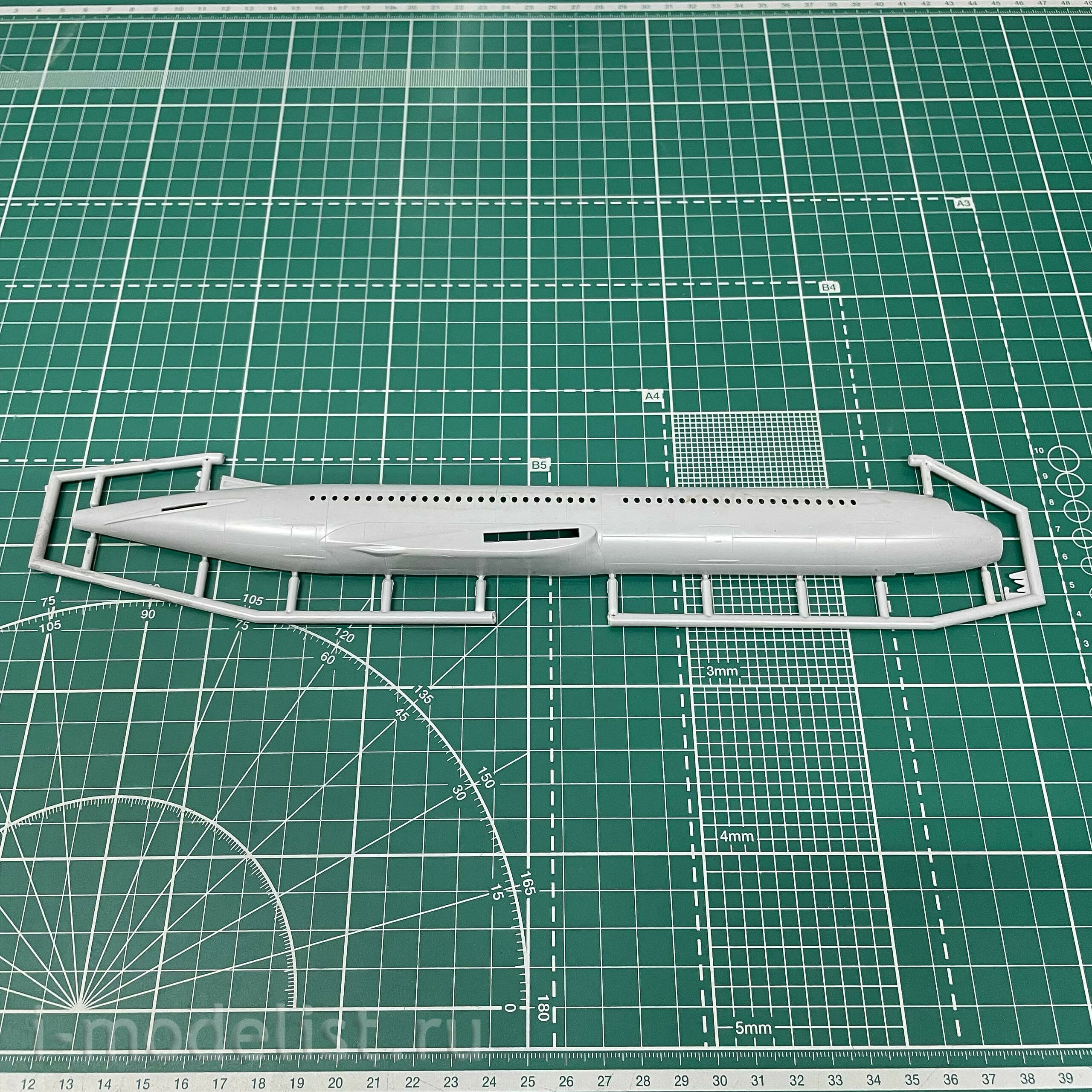 329 Roden 1/144 Vickers Super VC10 Type 1154 (East African Airways)