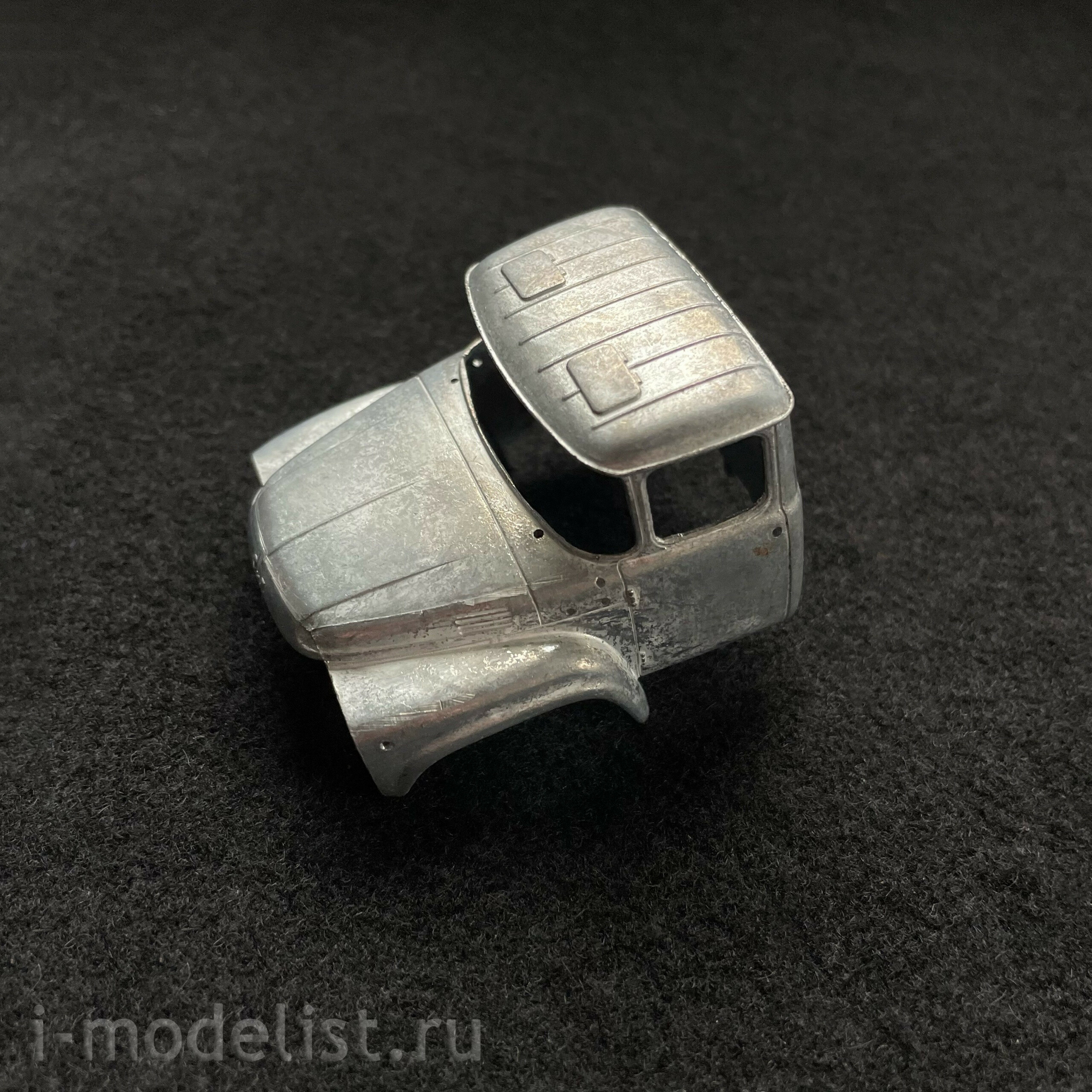 1520AVD AVD Models 1/43 Truck Tractor 130V1