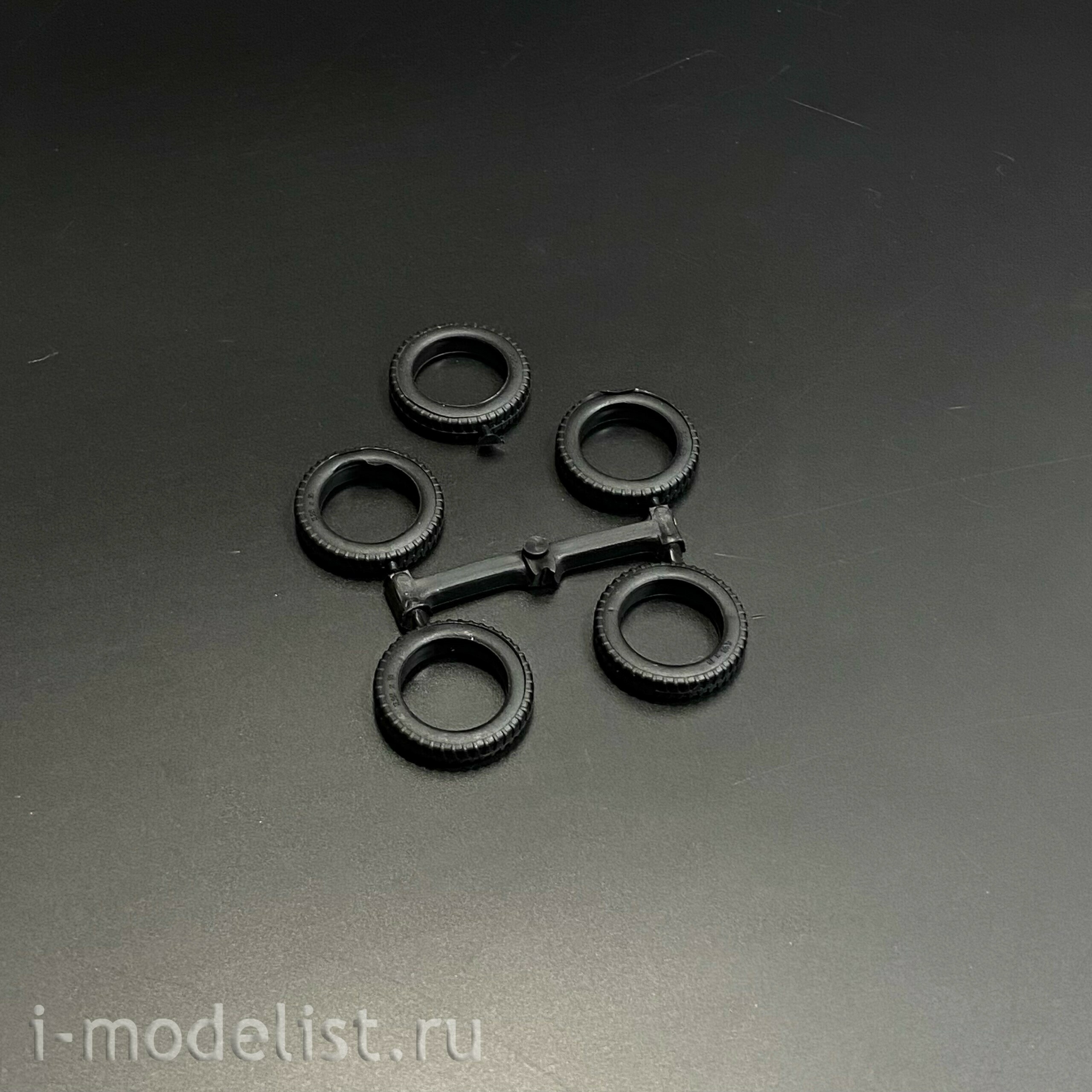 35161 MasterBox 1/35 Американские десантники и мирные жители, 1945 год