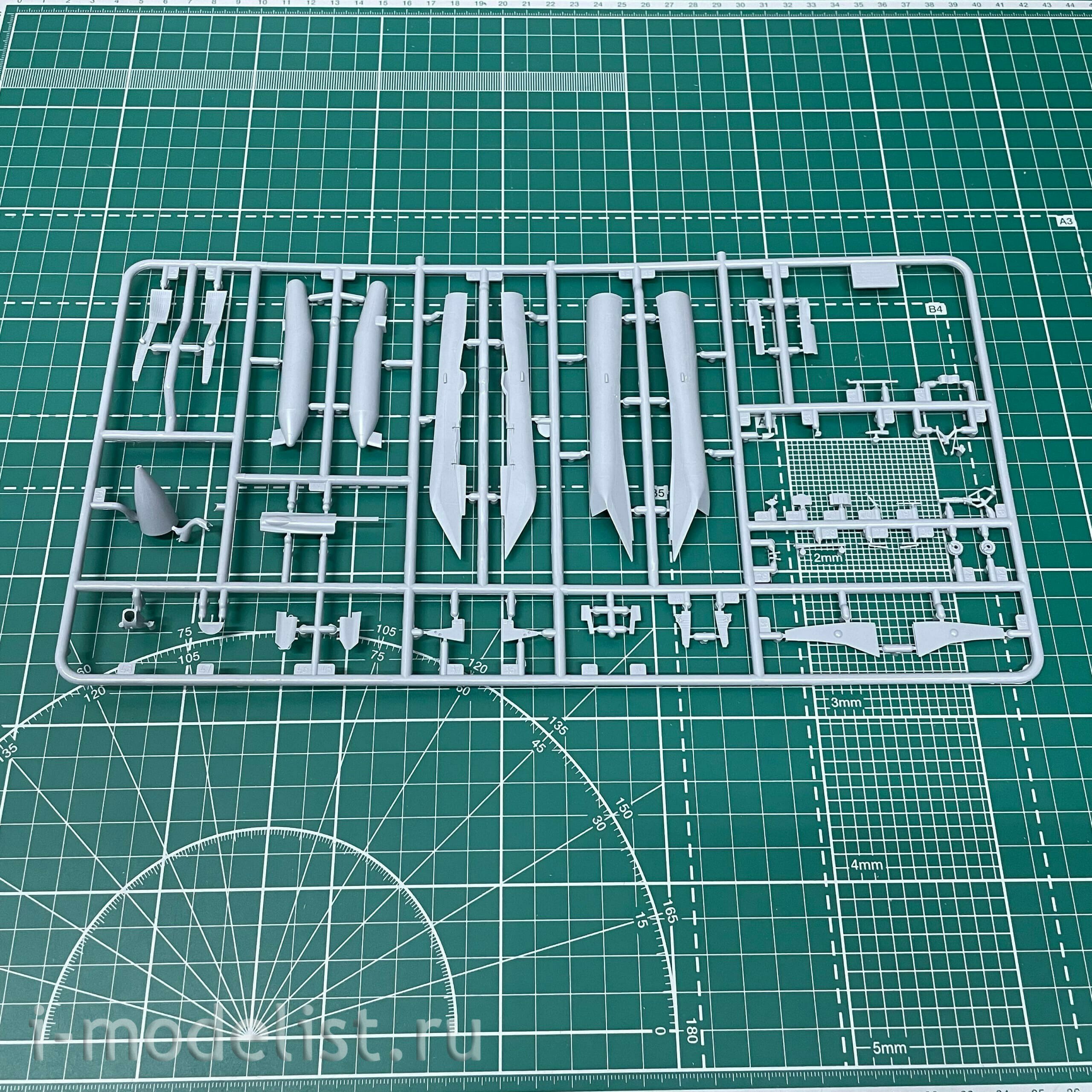 7278П Zvezda 1/72 Подарочный набор: Российский истребитель 