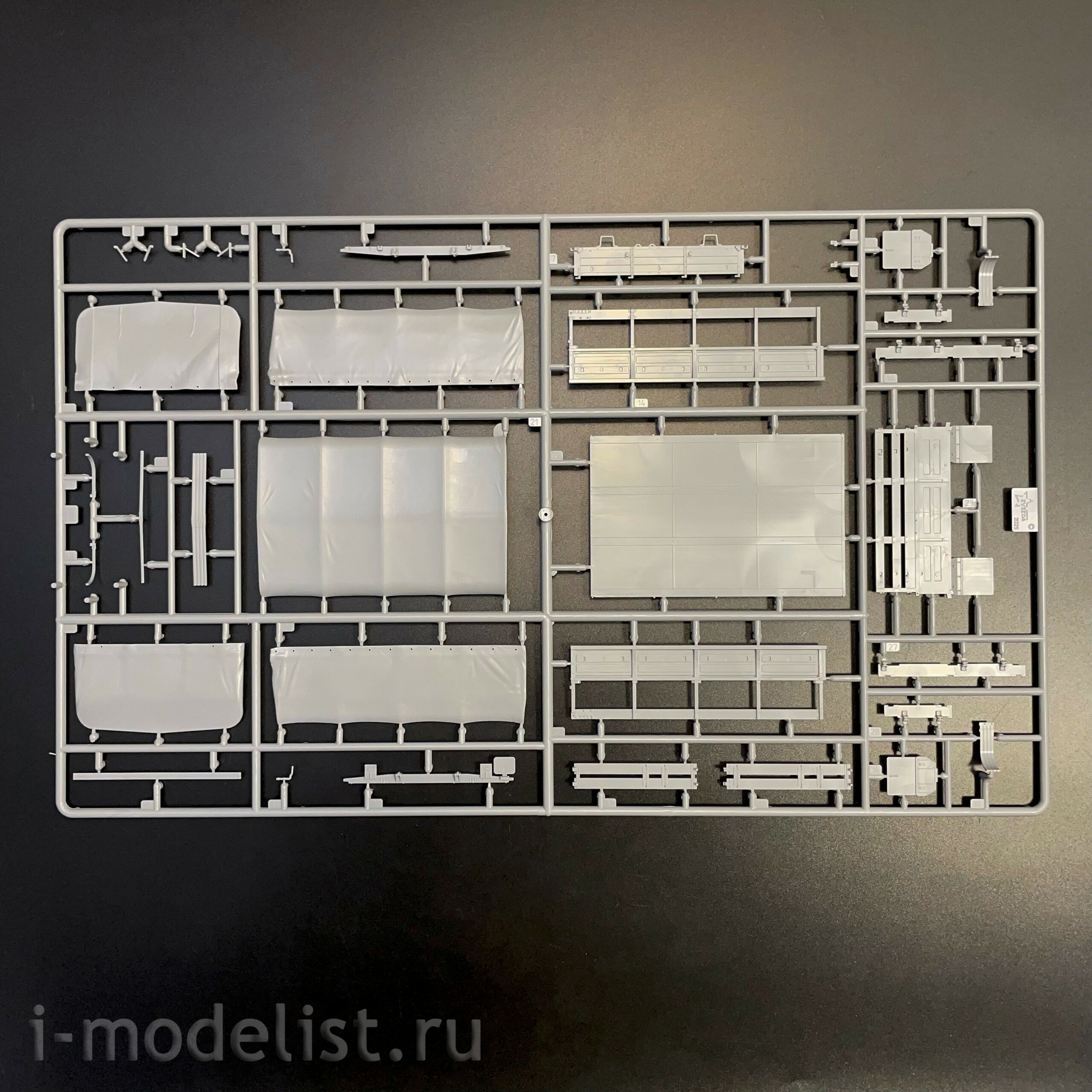 3707 Zvezda 1/35 Soviet GAZ-66 truck
