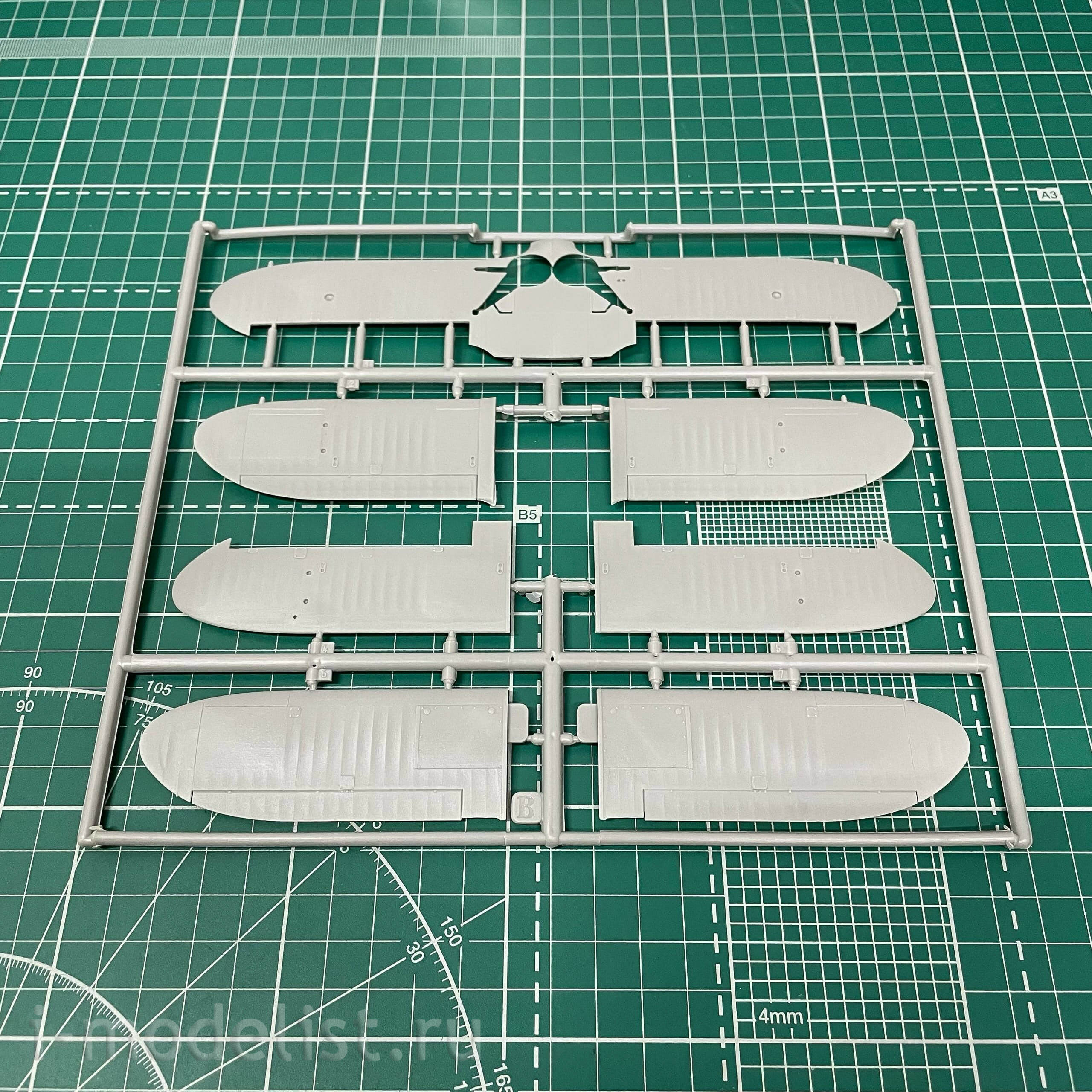 447 Roden 1/48 Beechcraft GB-2 Staggerwing (Traveller Mk.II)