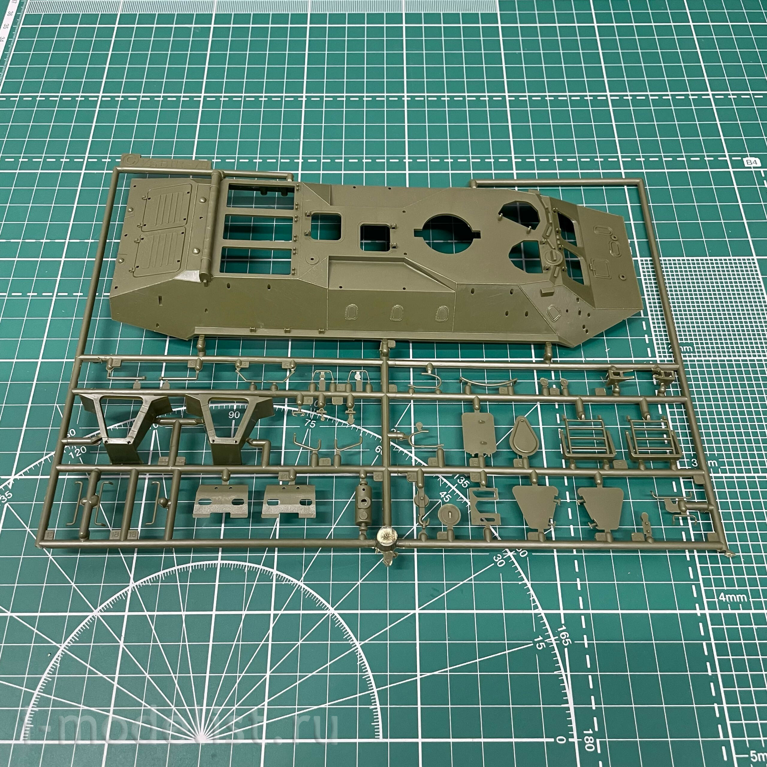 3587 Zvezda 1/35 Russian BTR-70 armored personnel carrier with MA-7 turret