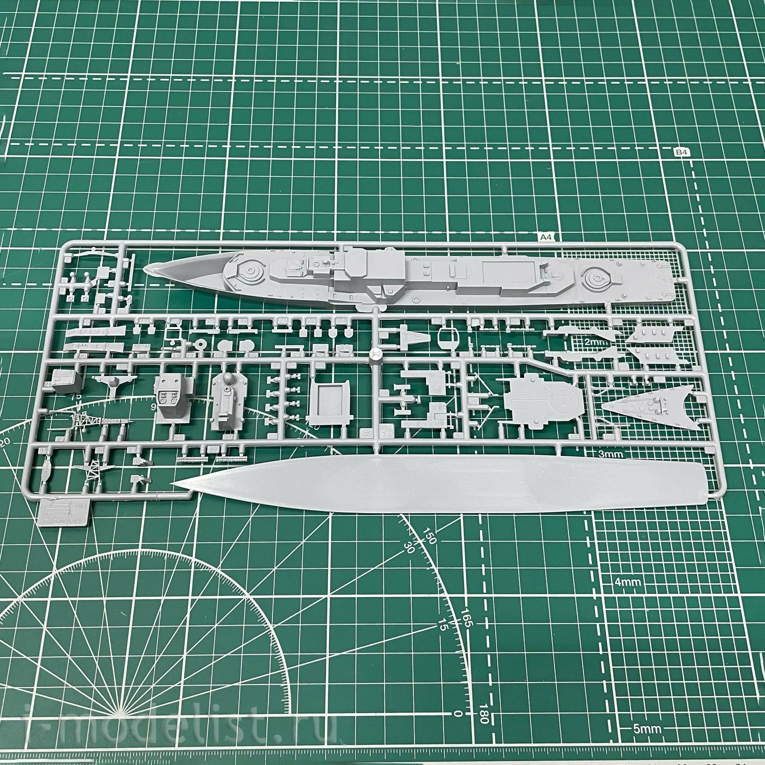 9054 Zvezda 1/700 Russian destroyer Modern
