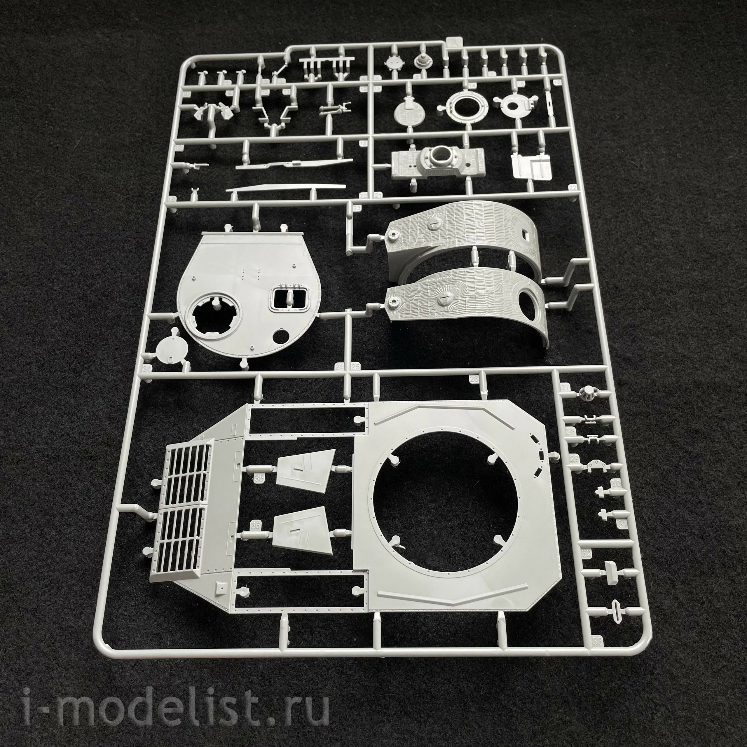 35A051 Amusing Hobby 1/35 Tiger P Tank (003)