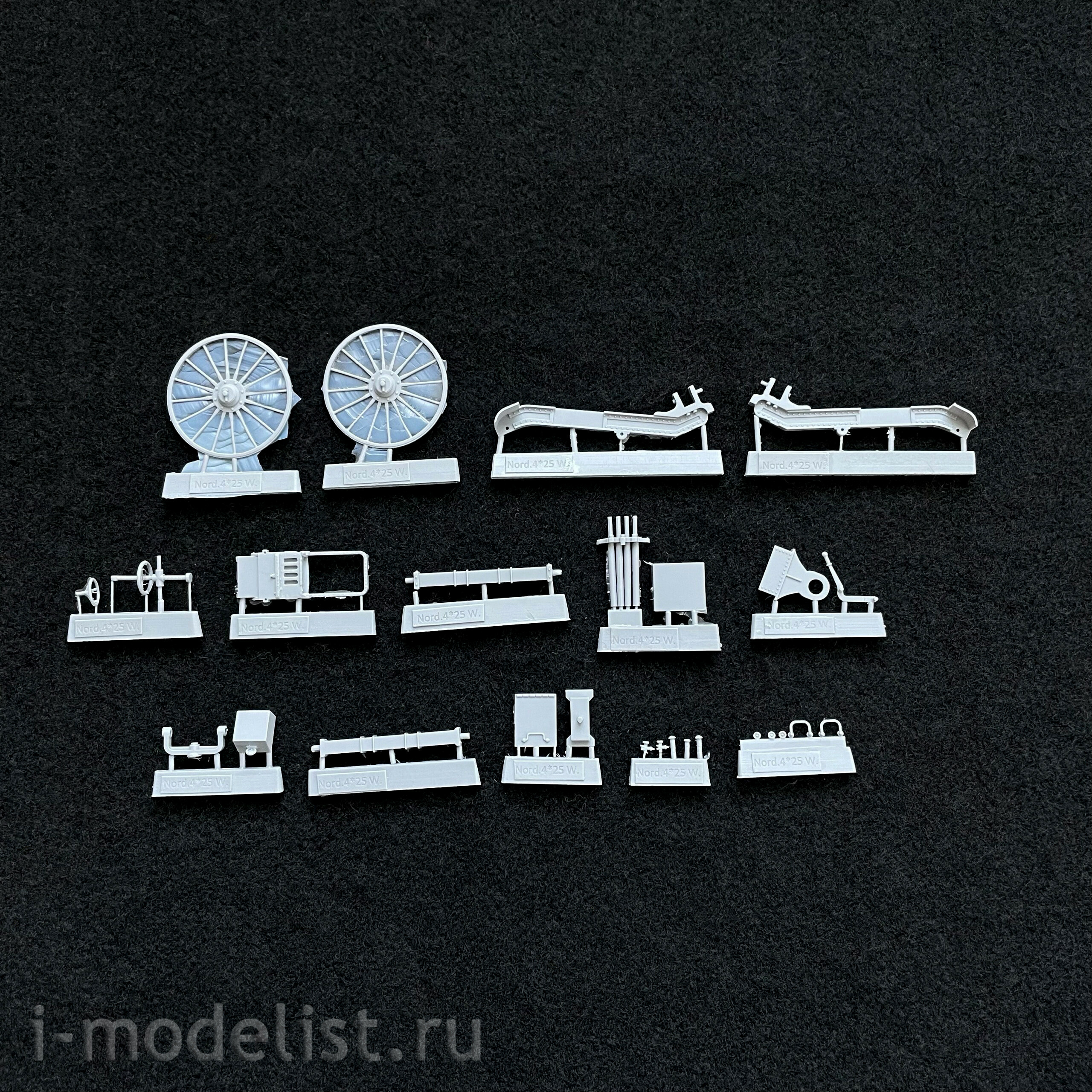 GR35Rk036 Face 1/35 4x25 mm Nordenfelt Mk. III on a wheeled carriage (wooden)
