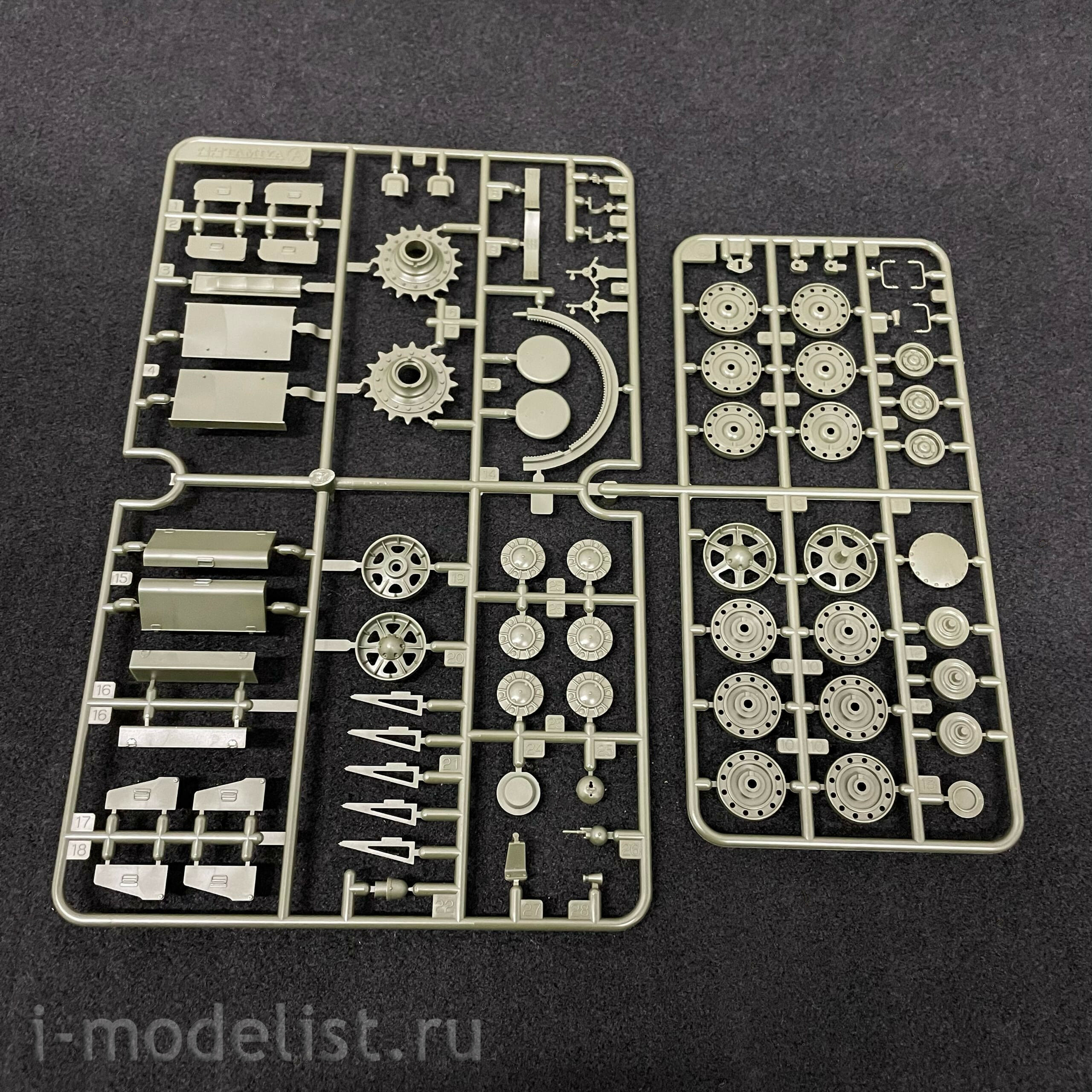 35375 Tamiya 1/35 Soviet heavy tank KV-2, with two figures