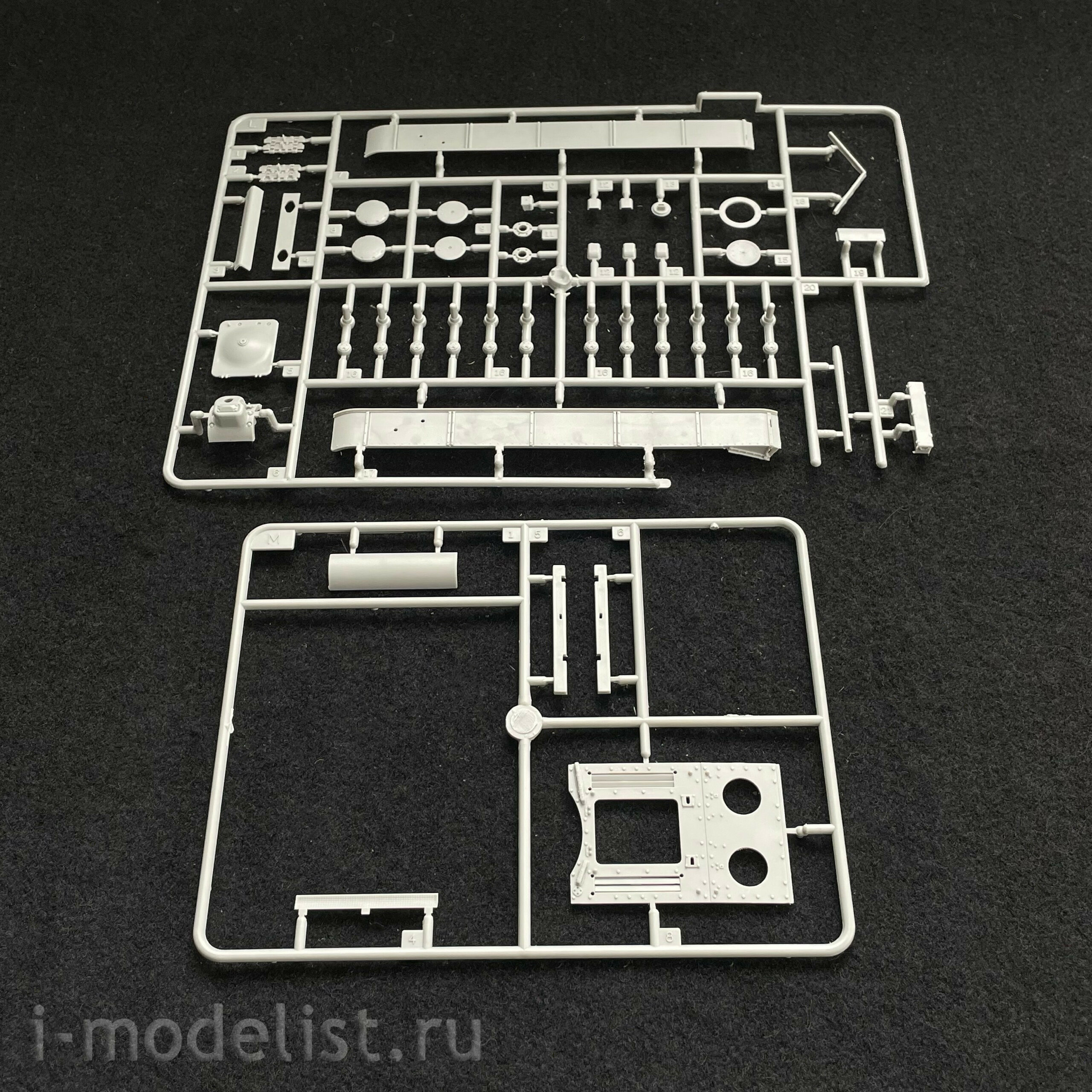 84818 HobbyBoss 1/48 German Pz.Kpfw KV-1 756( r ) tank