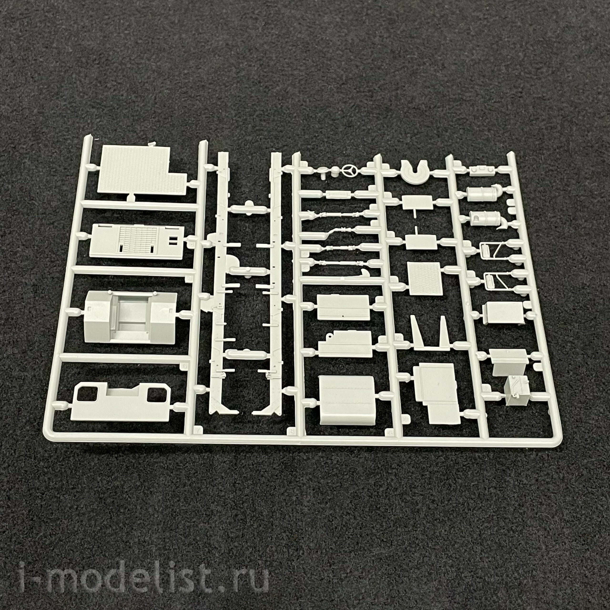UA72362 Modelcollect 1/72 High Mobility Tractor M983A2+BGM-109
