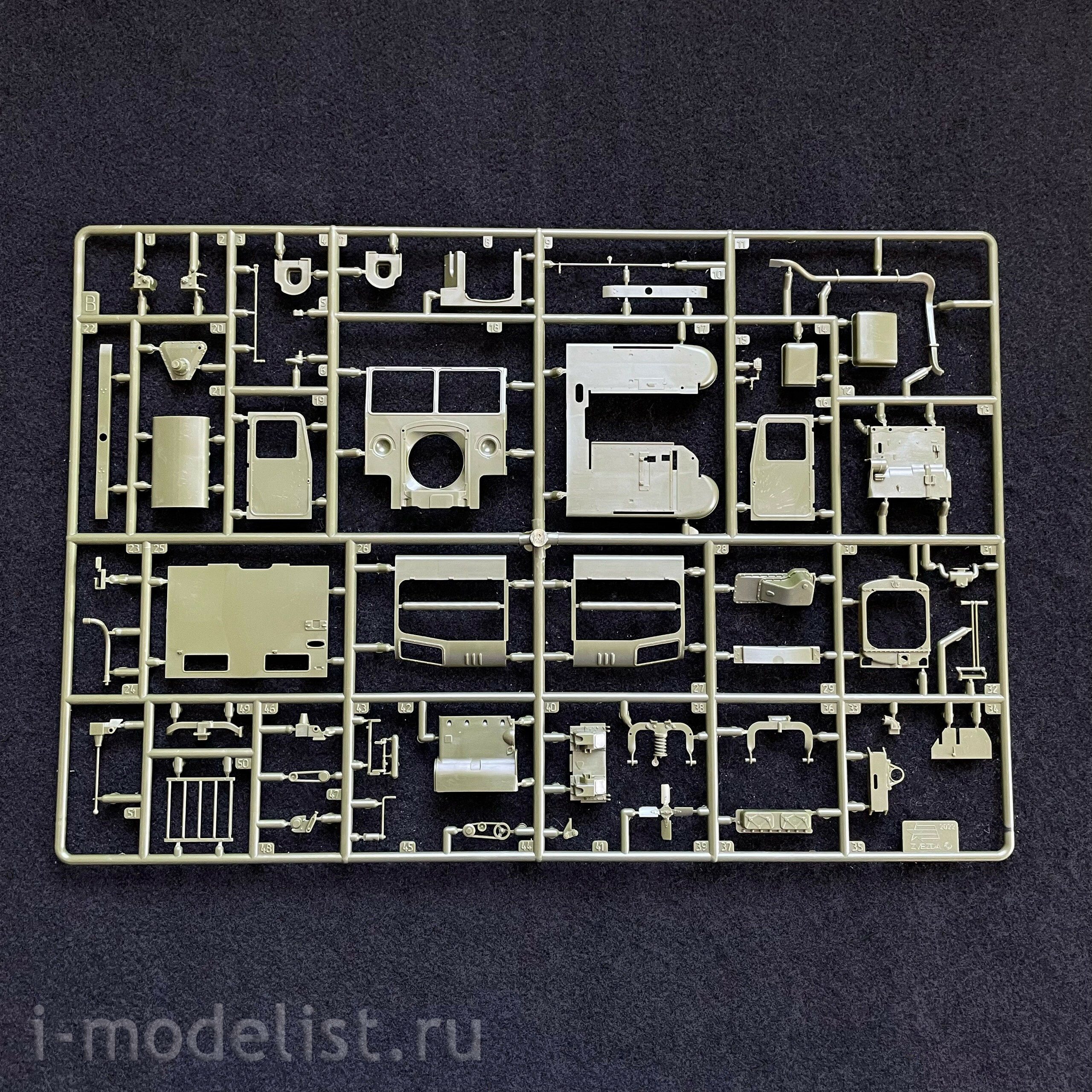 3700 Zvezda 1/35 Guards BM-13 Katyusha rocket mortar