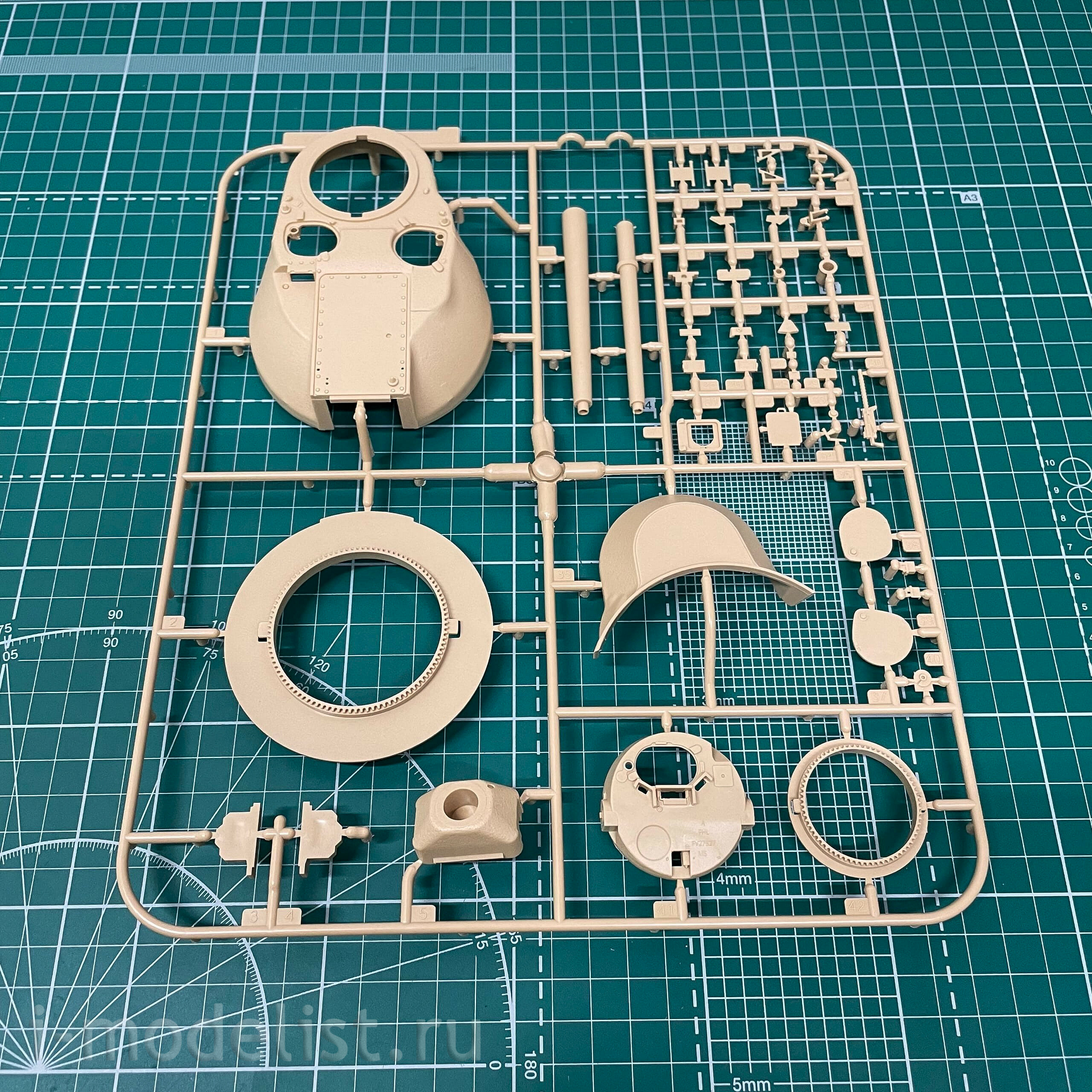 35A013 Amusing Hobby 1/35 Super Conqueror