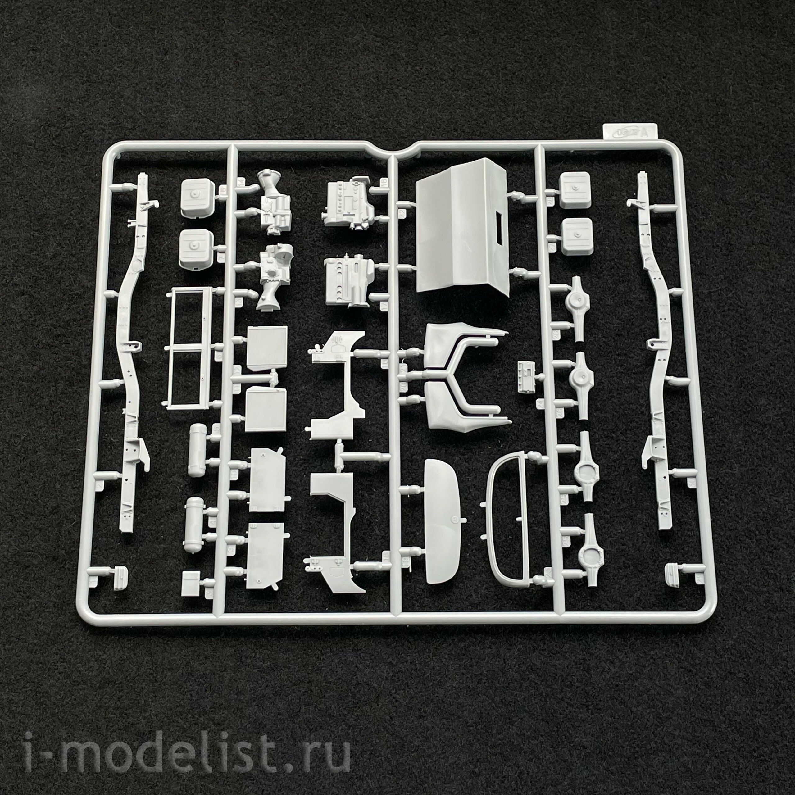 AK35506 AK Interactive 1/35 Unimog-S 404 SUV, Middle East