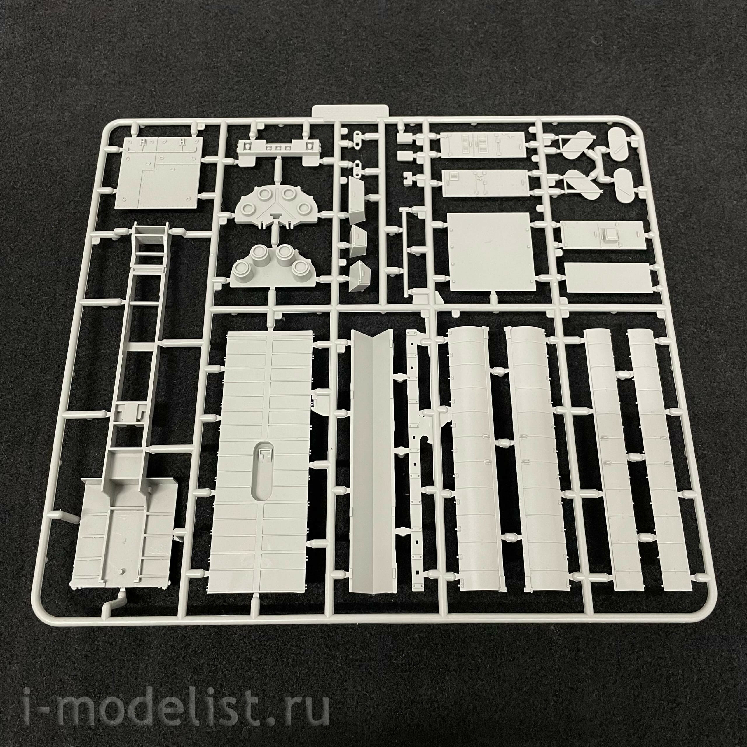 UA72362 Modelcollect 1/72 High Mobility Tractor M983A2+BGM-109