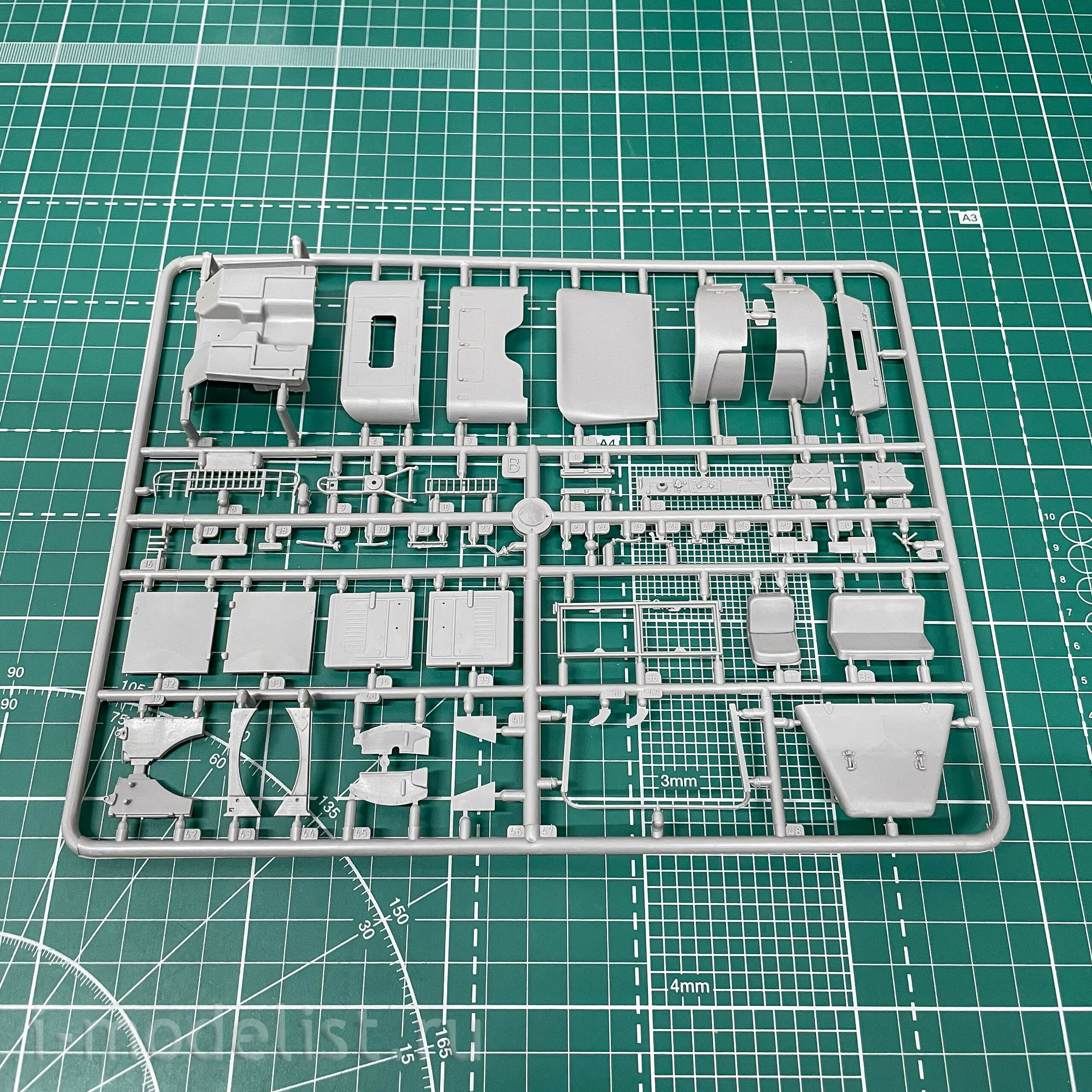 809 Roden 1/35 M42 US 3/4 ton 4x4 Command Truck