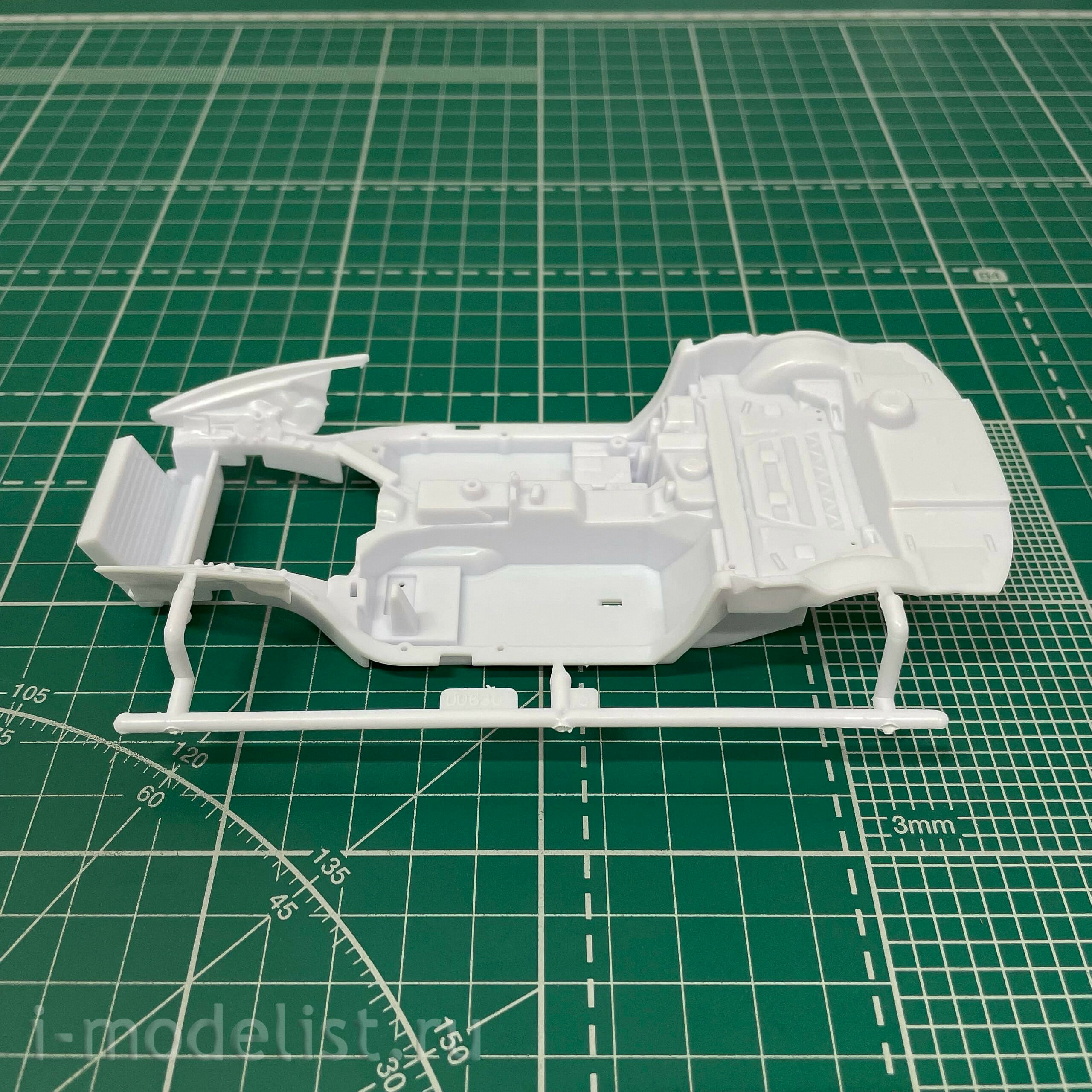 14304 Revell 1/25 Car Corvette C7.R