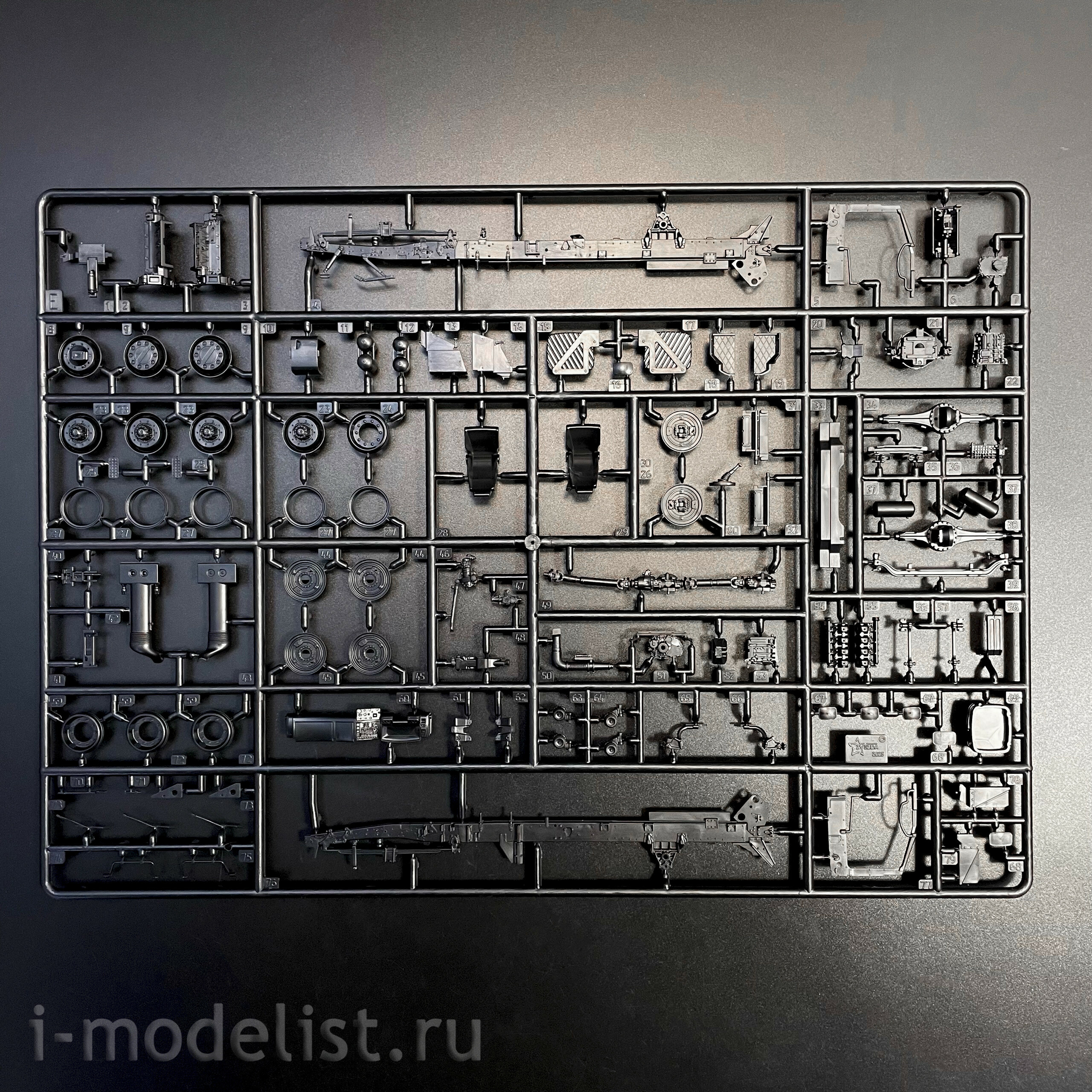 43006 Zvezda 1/43 Самосвал KAMAZ-65115
