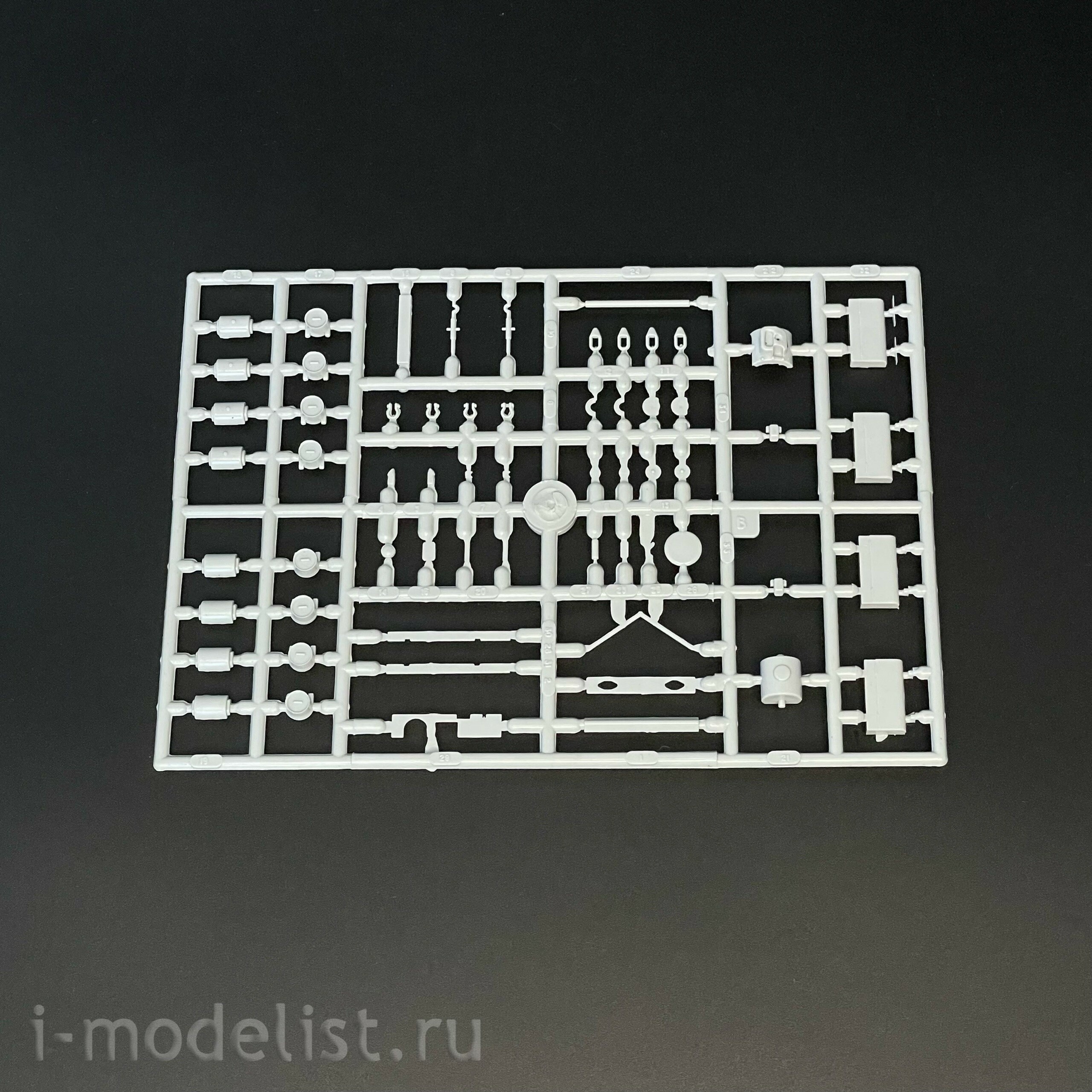 72089 PST 1/72 Тяжелый танк Pz.Kpfw. 753 (r) E mit 7.5 KwK.40