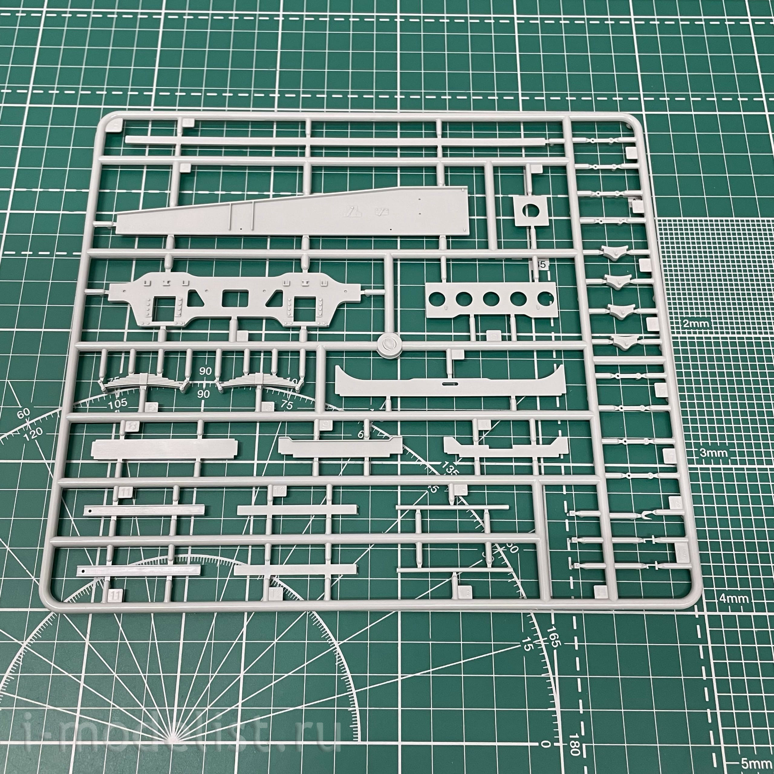 35A02-MW Sabre Model 1/35 Railway Platform type SSys (metal wheels)